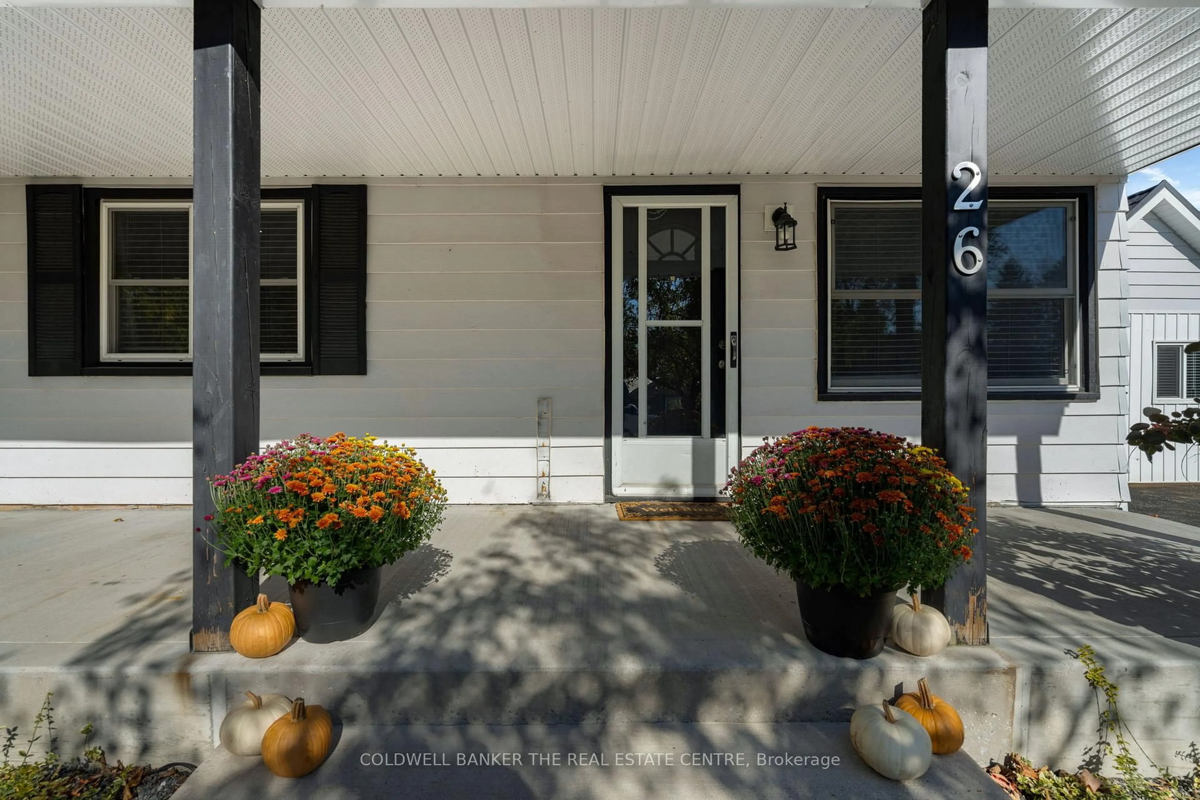 Indoor entryway for 26 George St, Orillia Ontario L3V 2V3