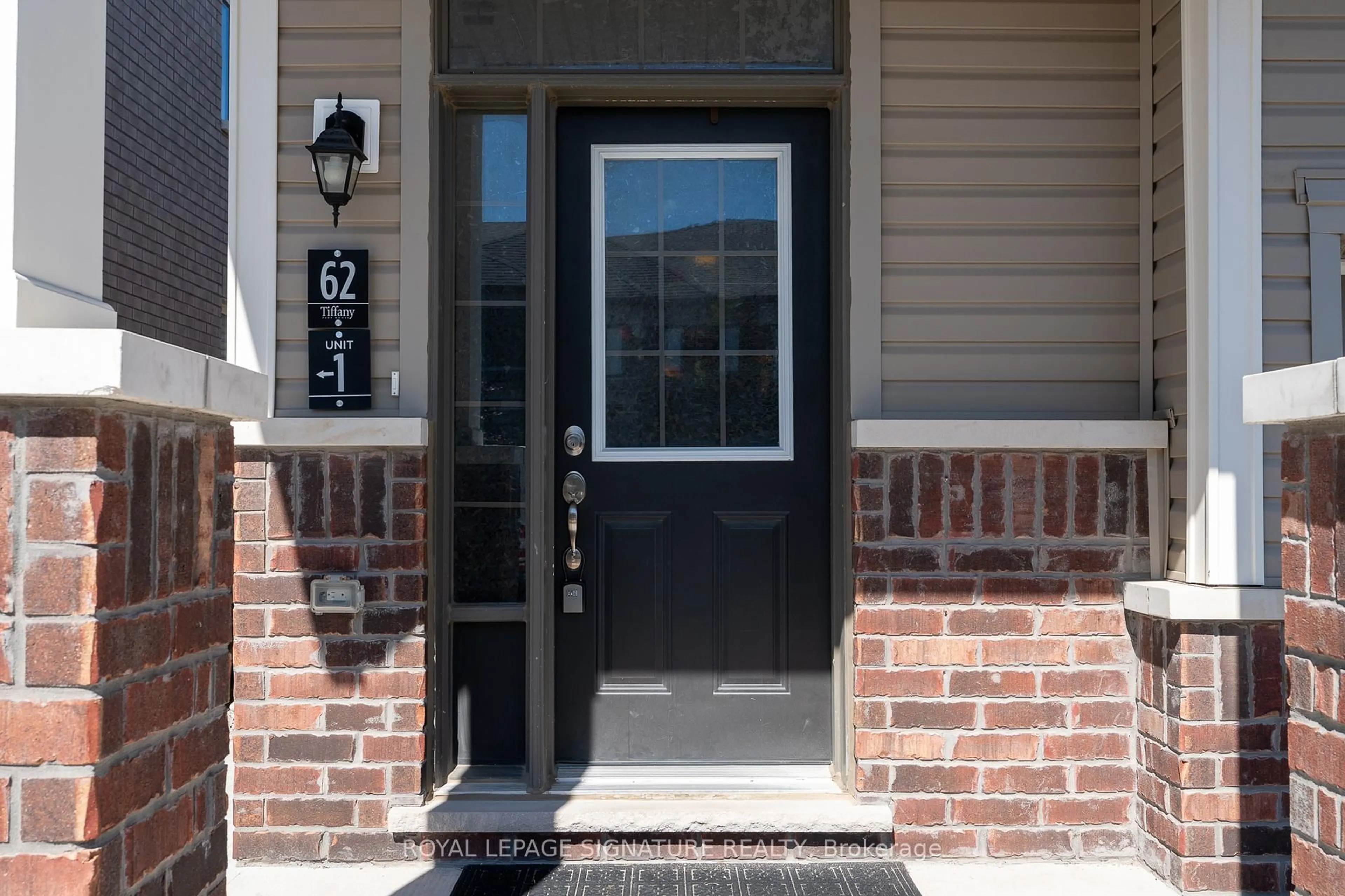 Indoor entryway for 62 Bannister Rd, Barrie Ontario L9J 0L7