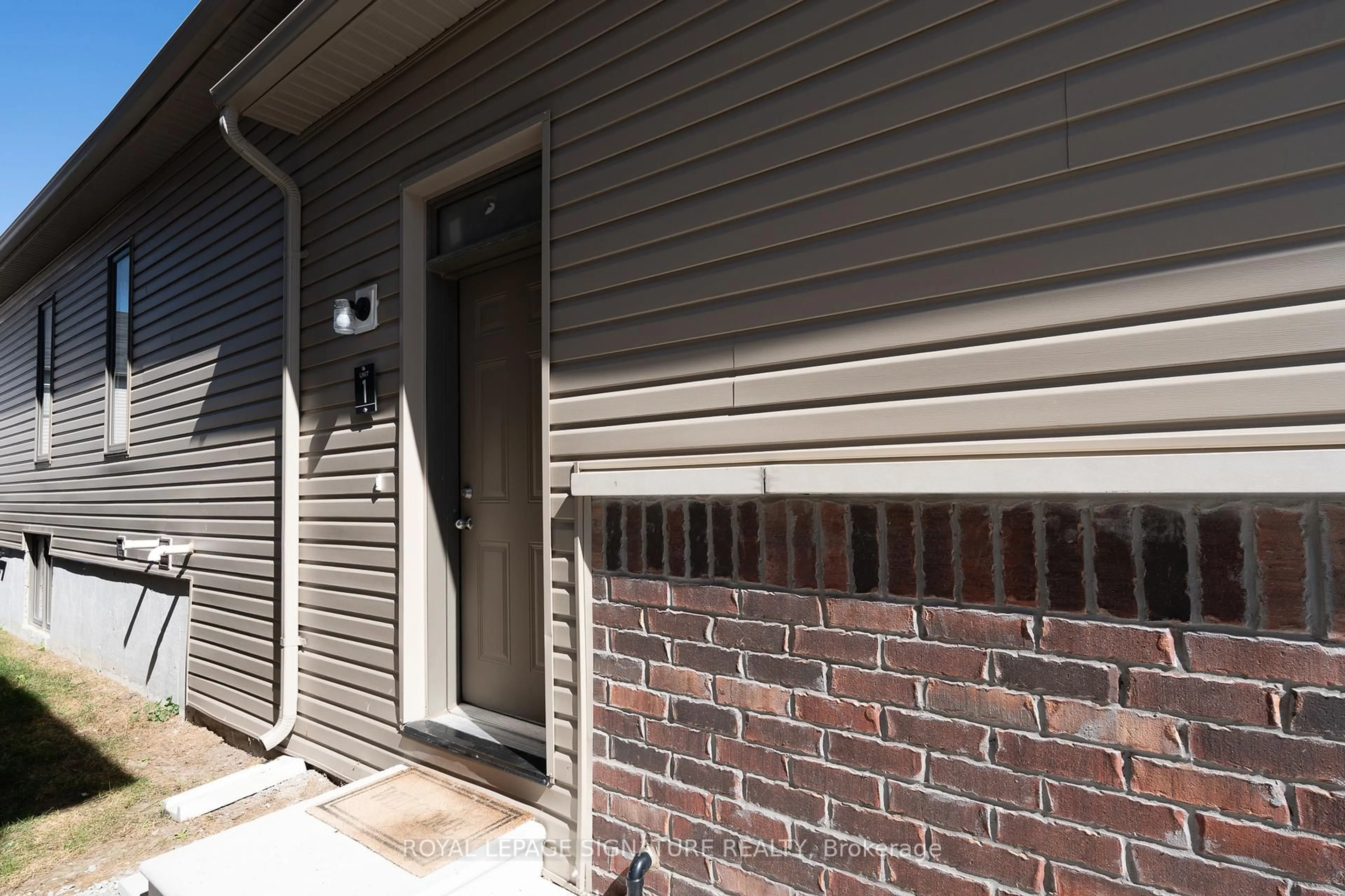 Home with brick exterior material, street for 62 Bannister Rd, Barrie Ontario L9J 0L7