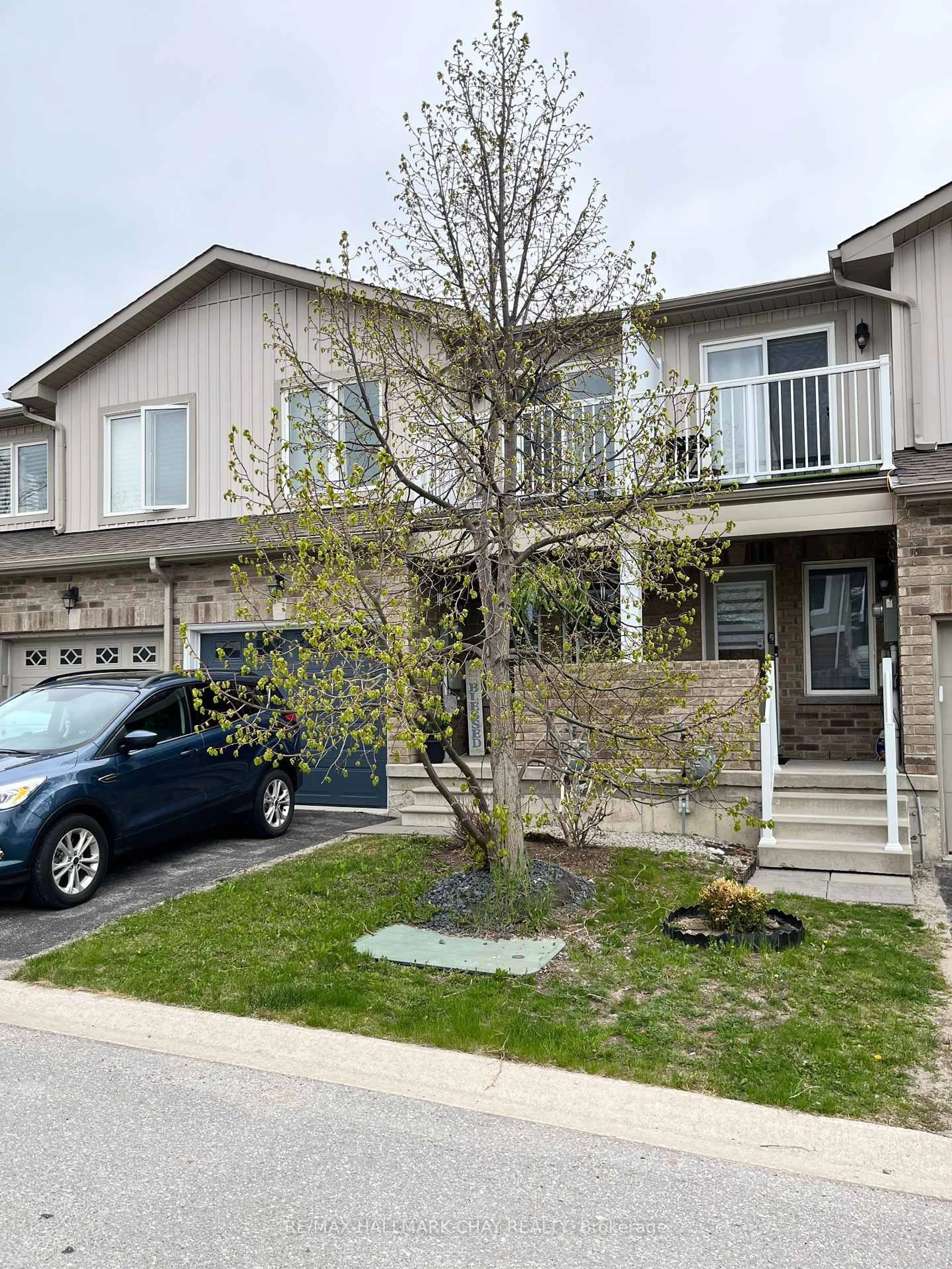 Unknown for 90 Sovereigns Gate #7, Barrie Ontario L4N 0Y9