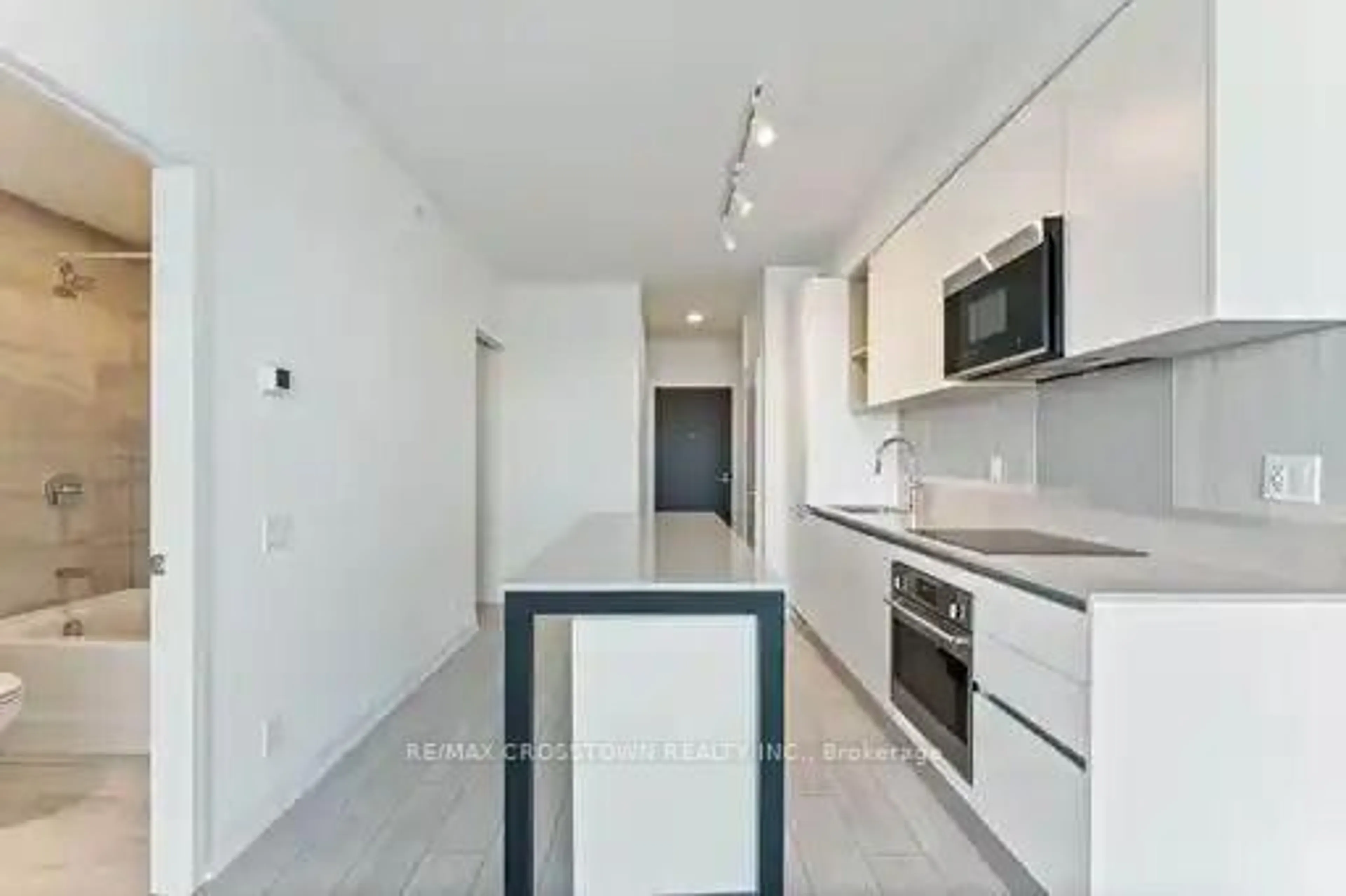 Standard kitchen, unknown for 39 Mary St #1710, Barrie Ontario L4N 1S9