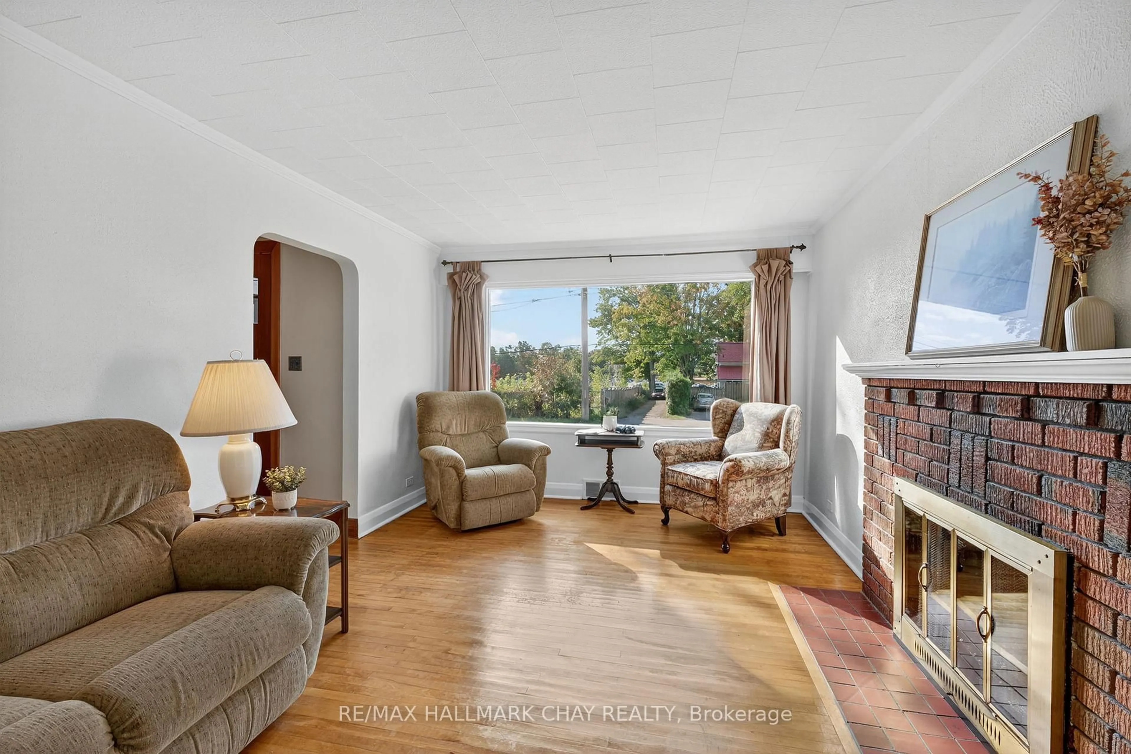 Living room with furniture, unknown for 18 North St, Orillia Ontario L3V 2E4
