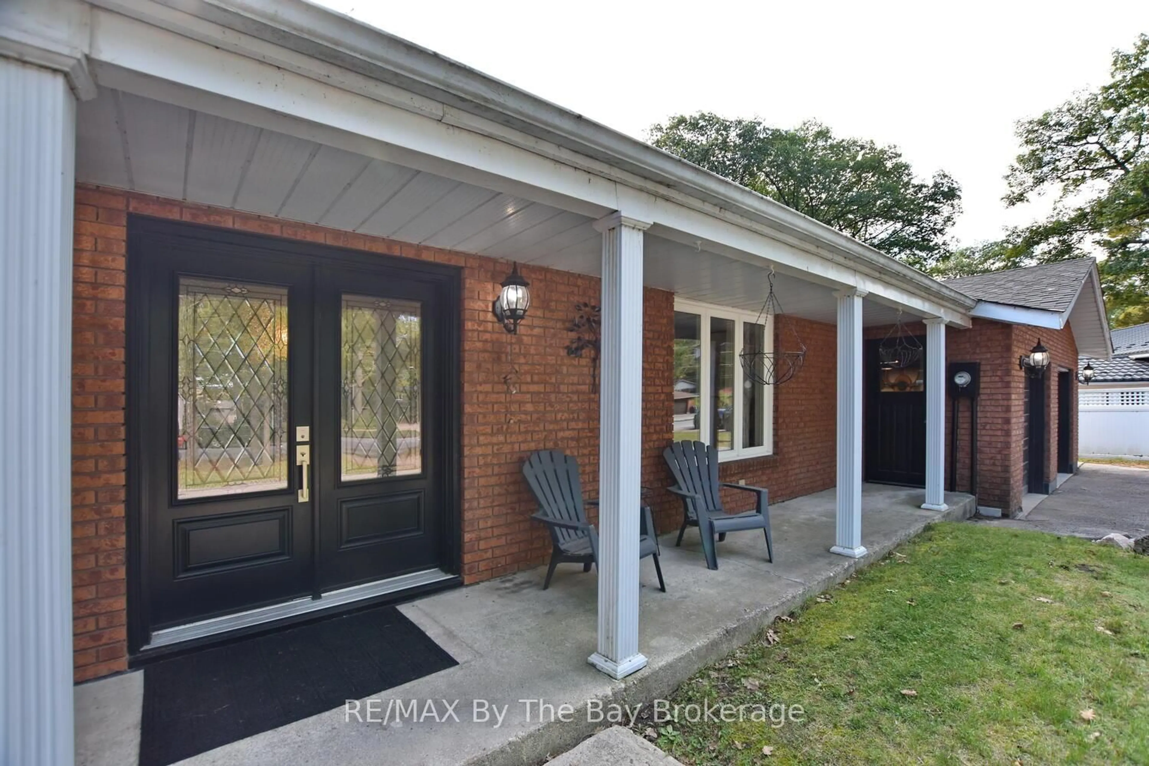 Home with brick exterior material, street for 185 OXBOW PARK Dr, Wasaga Beach Ontario L9Z 2V7