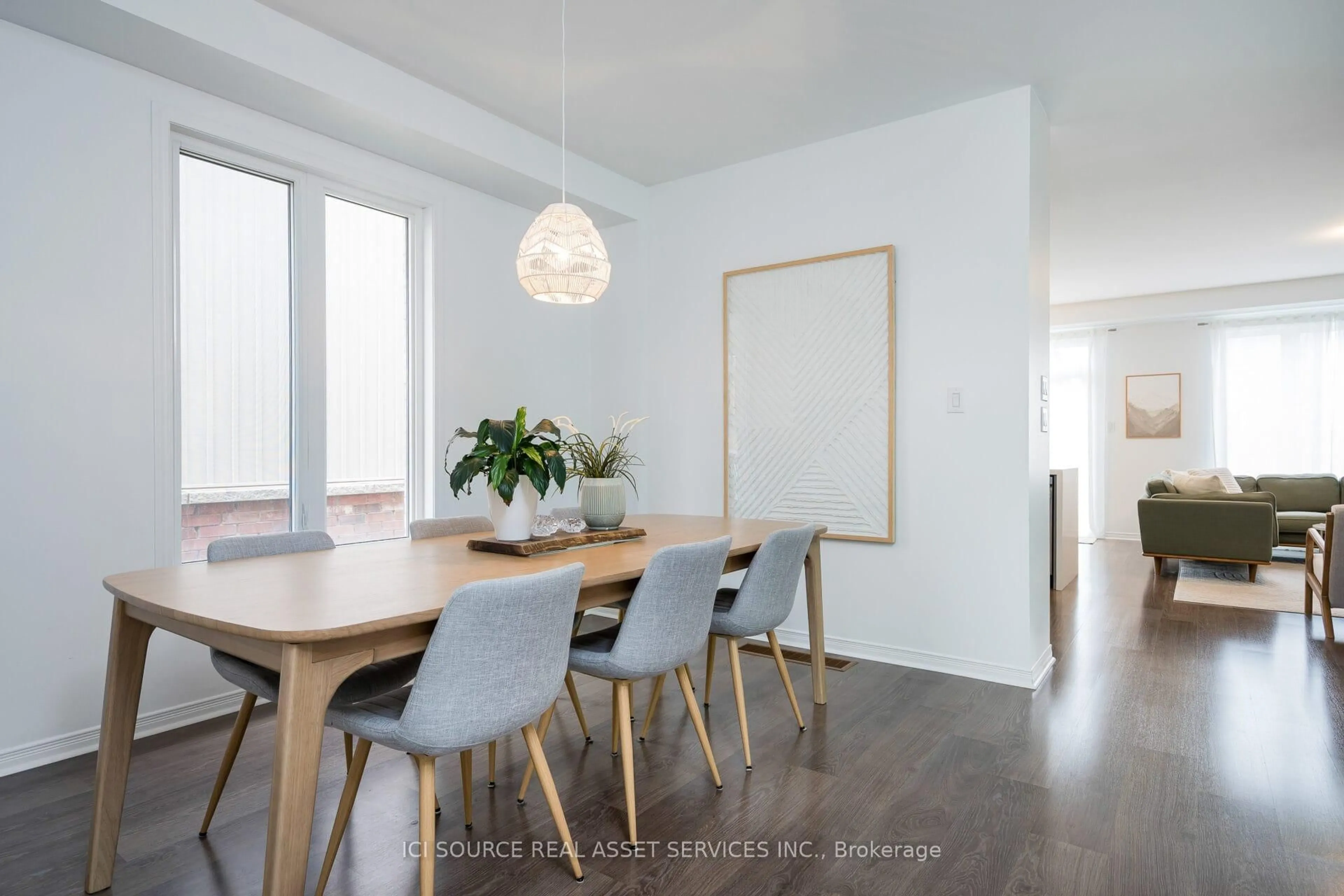 Dining room, wood/laminate floor for 54 Portland St, Collingwood Ontario L9Y 3Z6