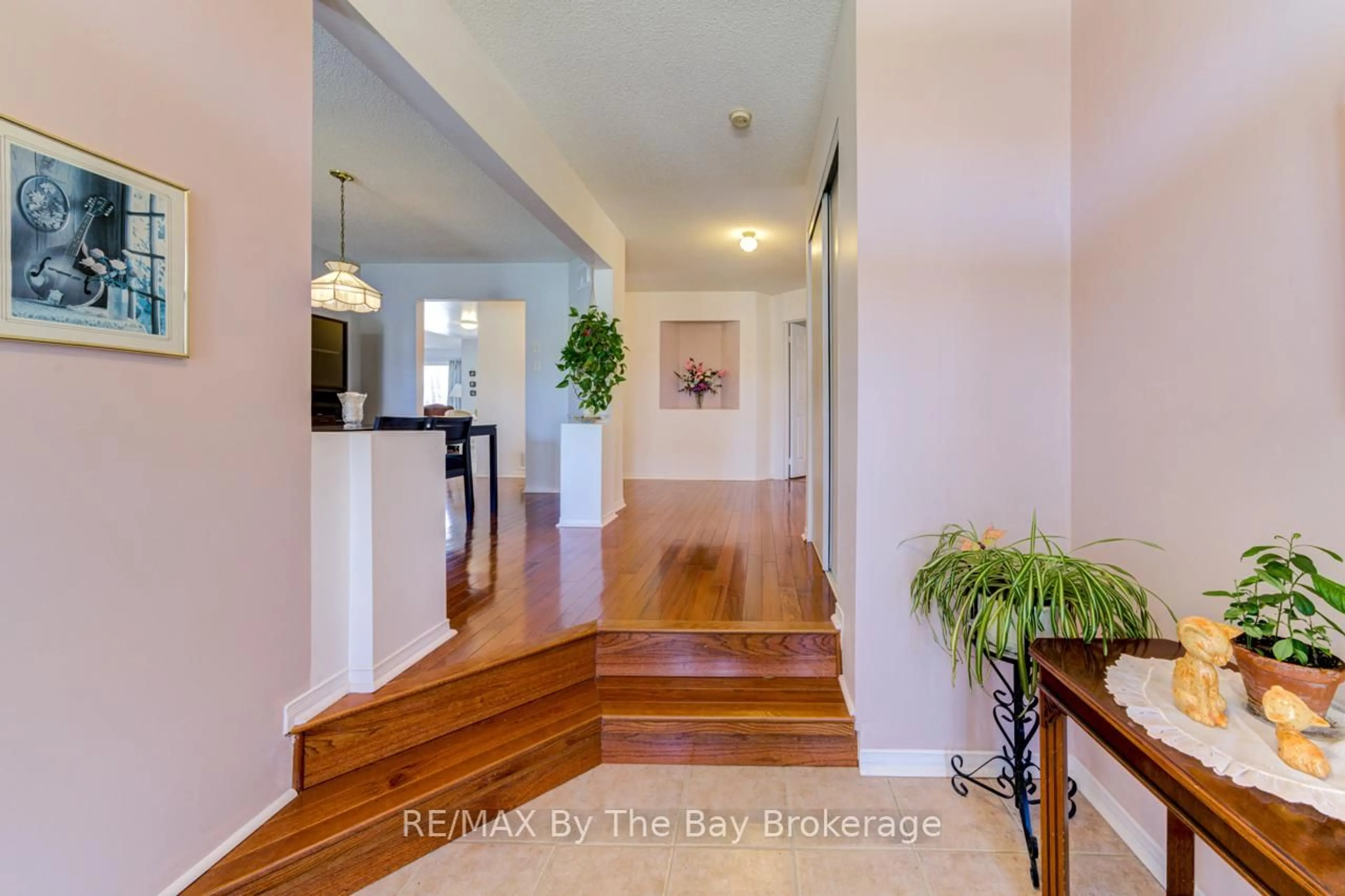 Indoor entryway for 150 Silver Birch Ave, Wasaga Beach Ontario L9Z 1N3
