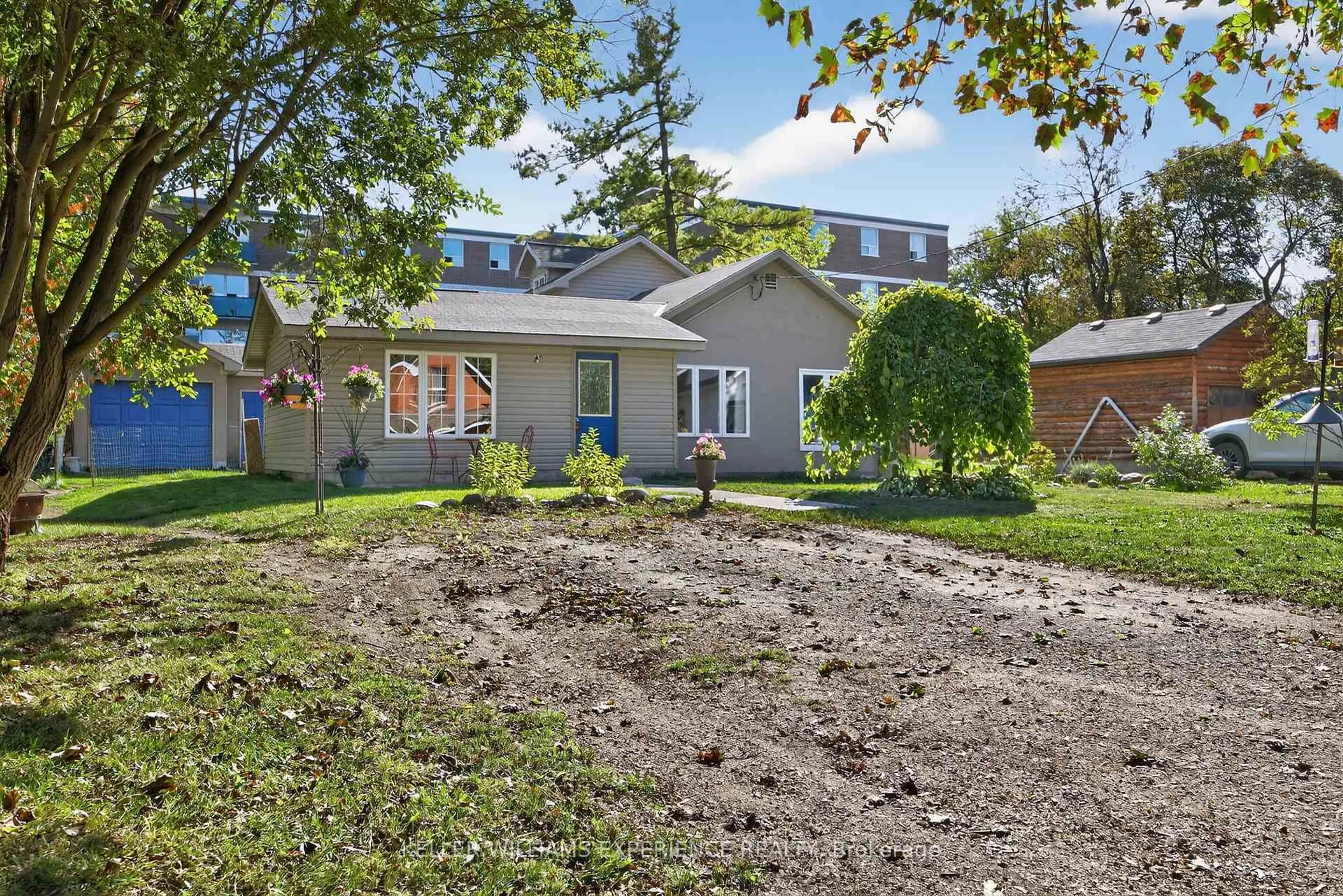 Patio, street for 116 BURTON Ave, Barrie Ontario L4N 2R8