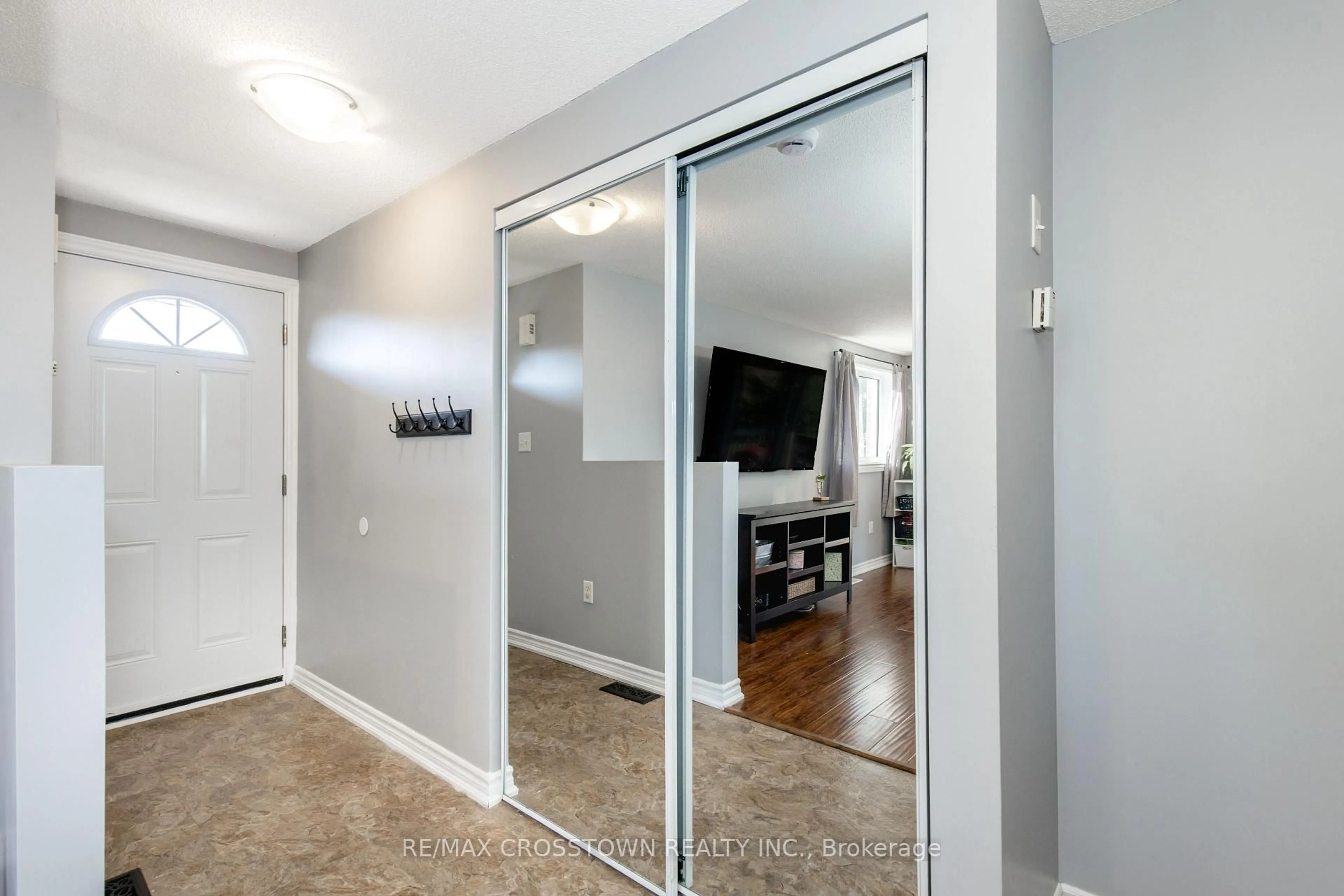 Indoor entryway for 87 Goodwin Dr #4, Barrie Ontario L4N 6K4