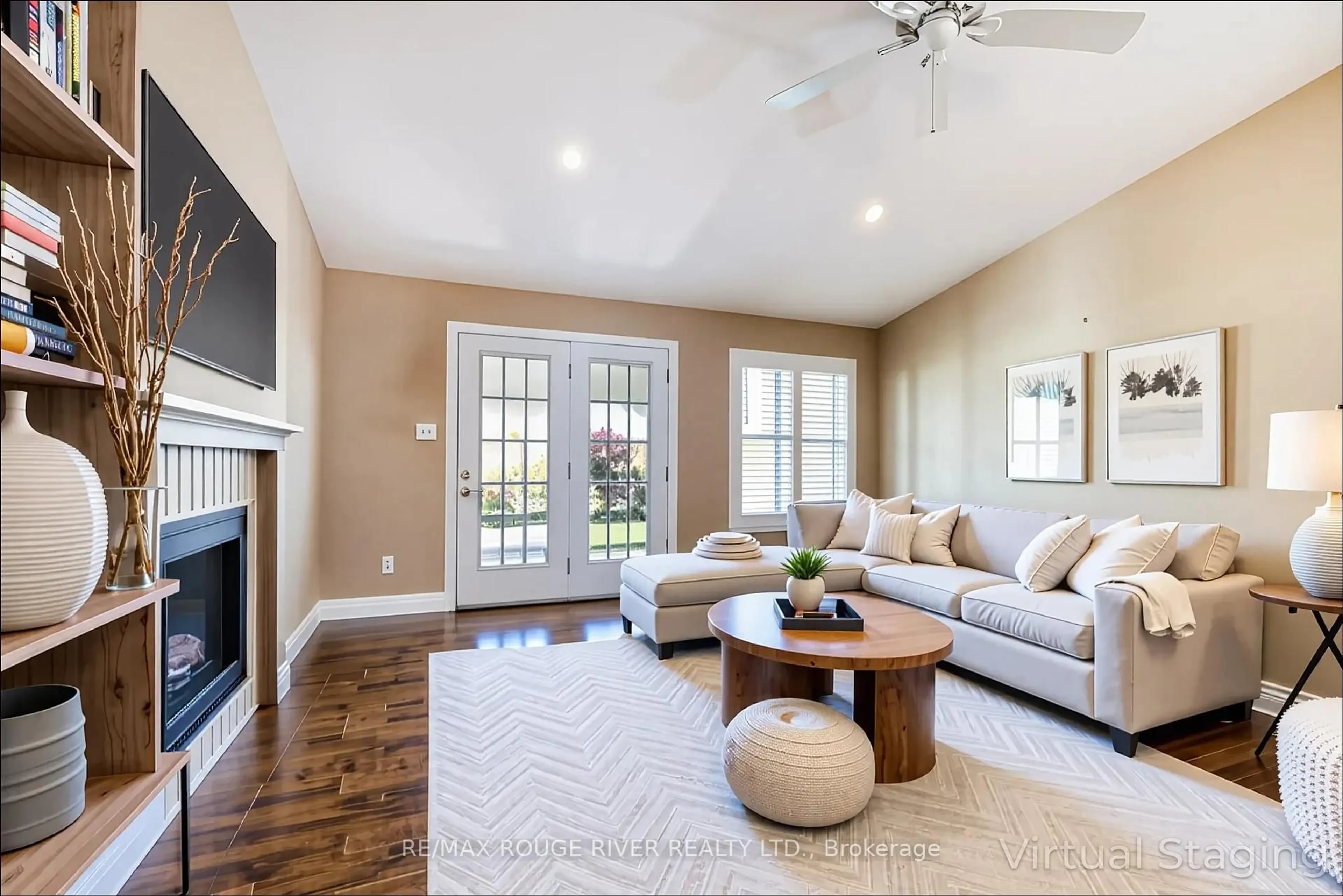 Living room with furniture, unknown for 27 New York Ave, Wasaga Beach Ontario L9Z 3A8