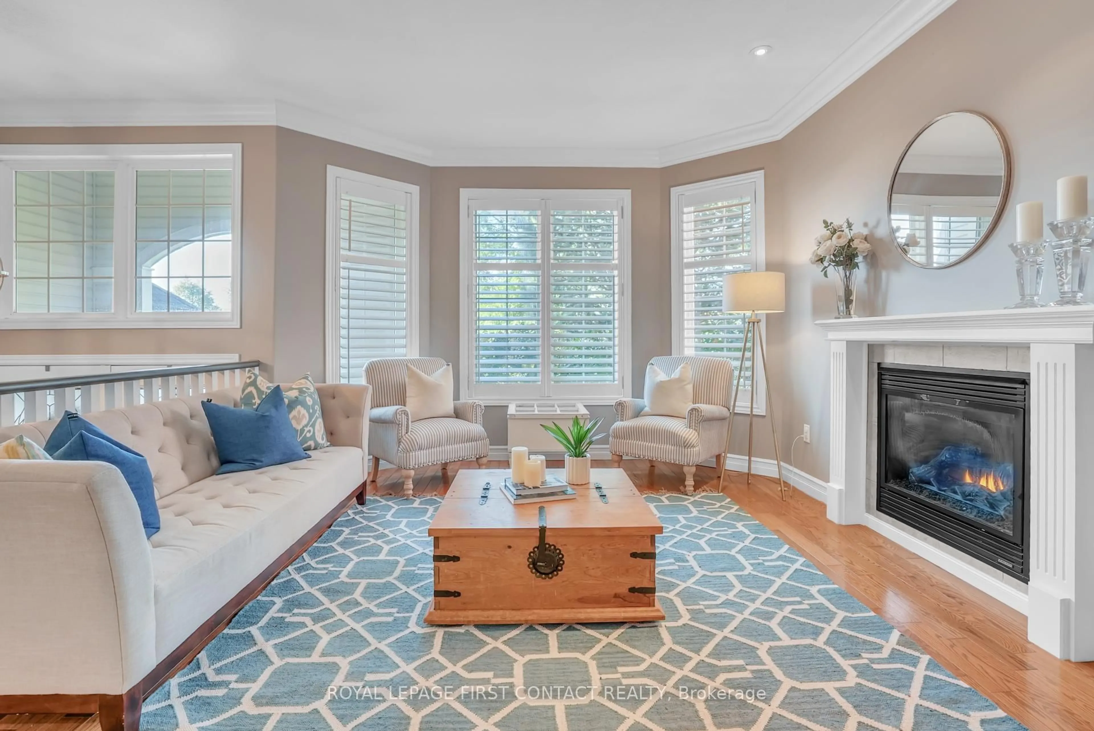 Living room with furniture, unknown for 28 Windsor Cres, Barrie Ontario L4N 0K3