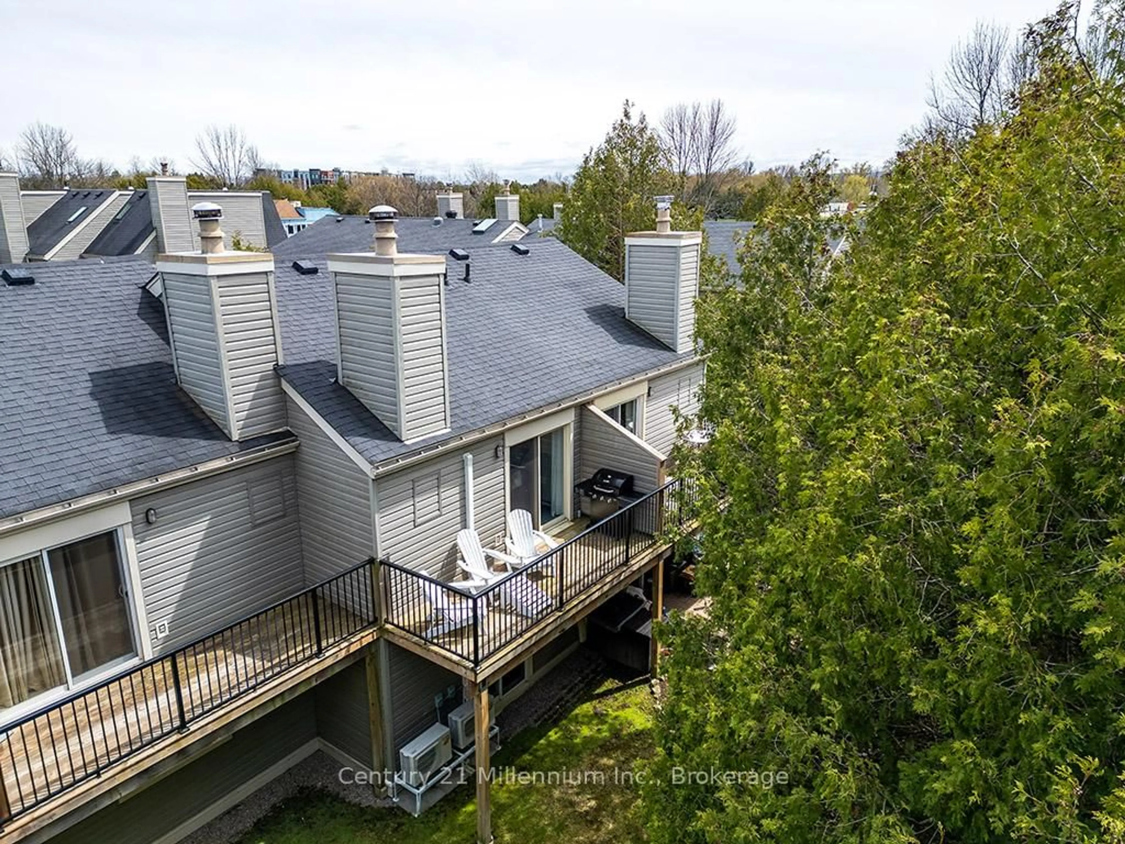 A pic from outside/outdoor area/front of a property/back of a property/a pic from drone, water/lake/river/ocean view for 479 Oxbow Cres, Collingwood Ontario L9Y 5B4
