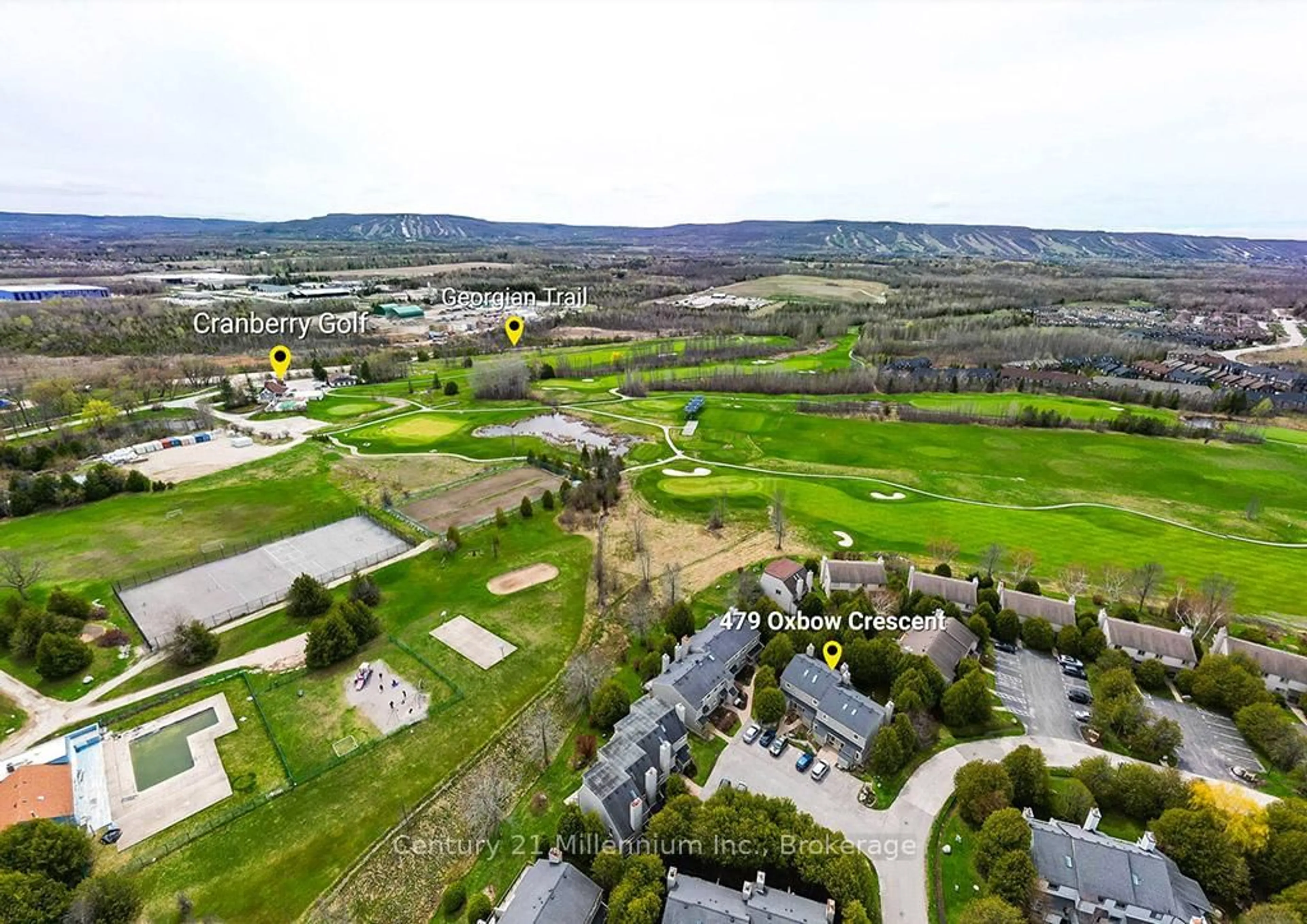 A pic from outside/outdoor area/front of a property/back of a property/a pic from drone, mountain view for 479 Oxbow Cres, Collingwood Ontario L9Y 5B4