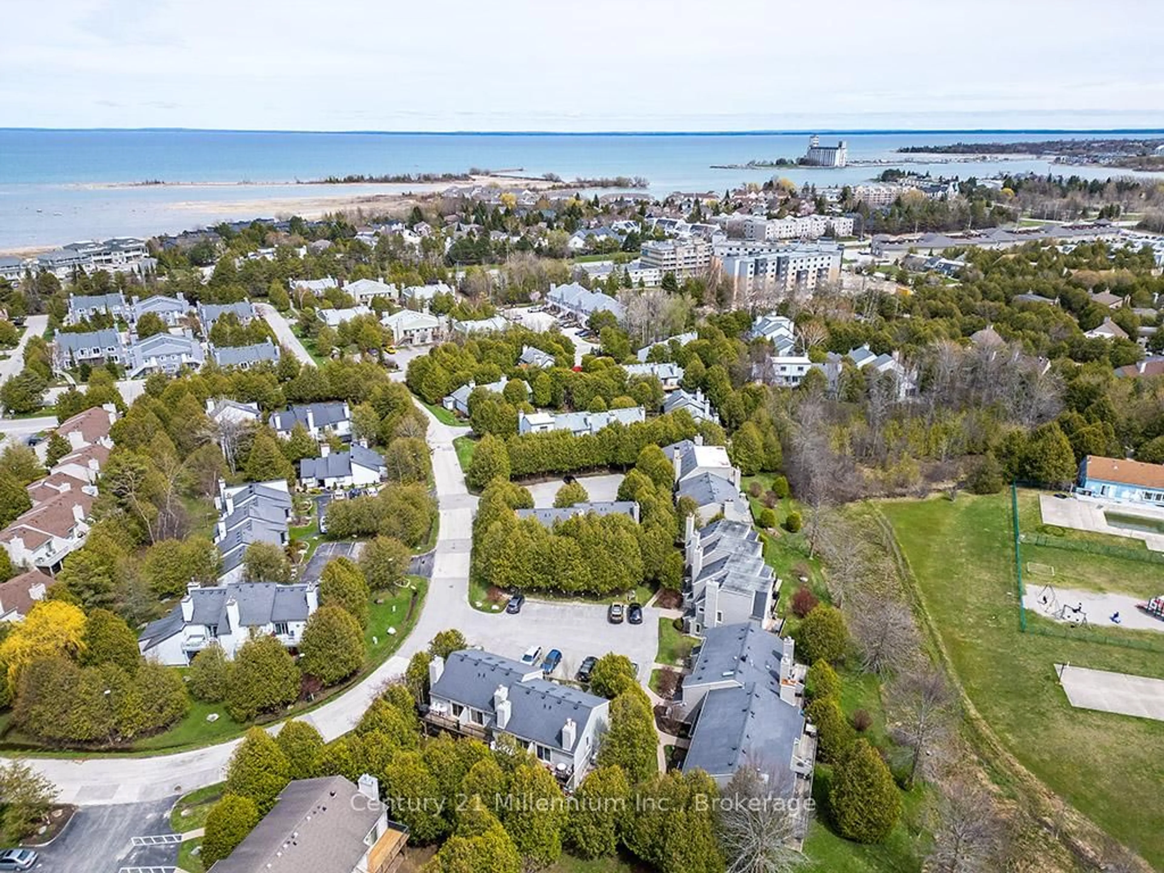A pic from outside/outdoor area/front of a property/back of a property/a pic from drone, water/lake/river/ocean view for 479 Oxbow Cres, Collingwood Ontario L9Y 5B4