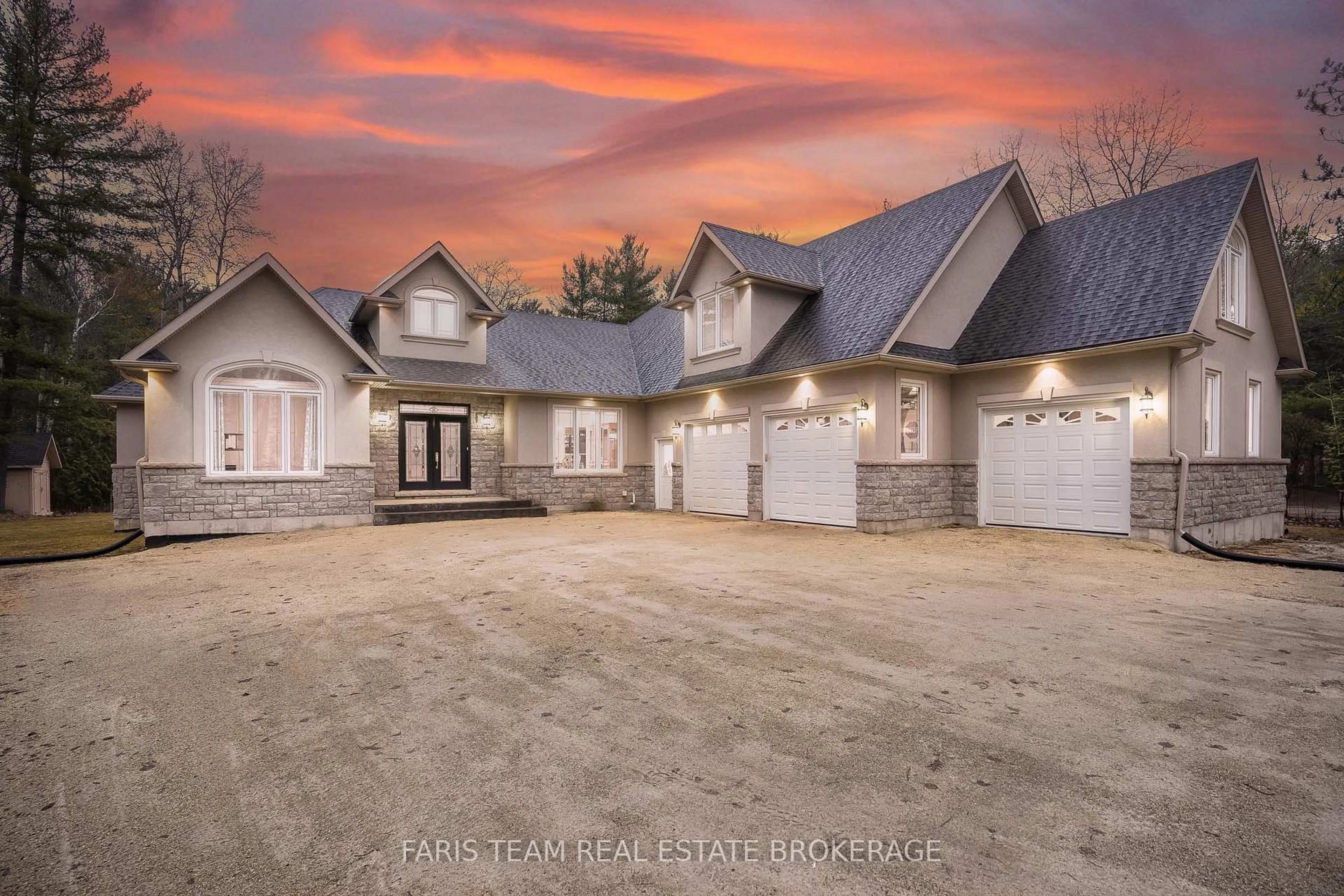 A pic from outside/outdoor area/front of a property/back of a property/a pic from drone, unknown for 138 Knox Rd, Wasaga Beach Ontario L9Z 2T5