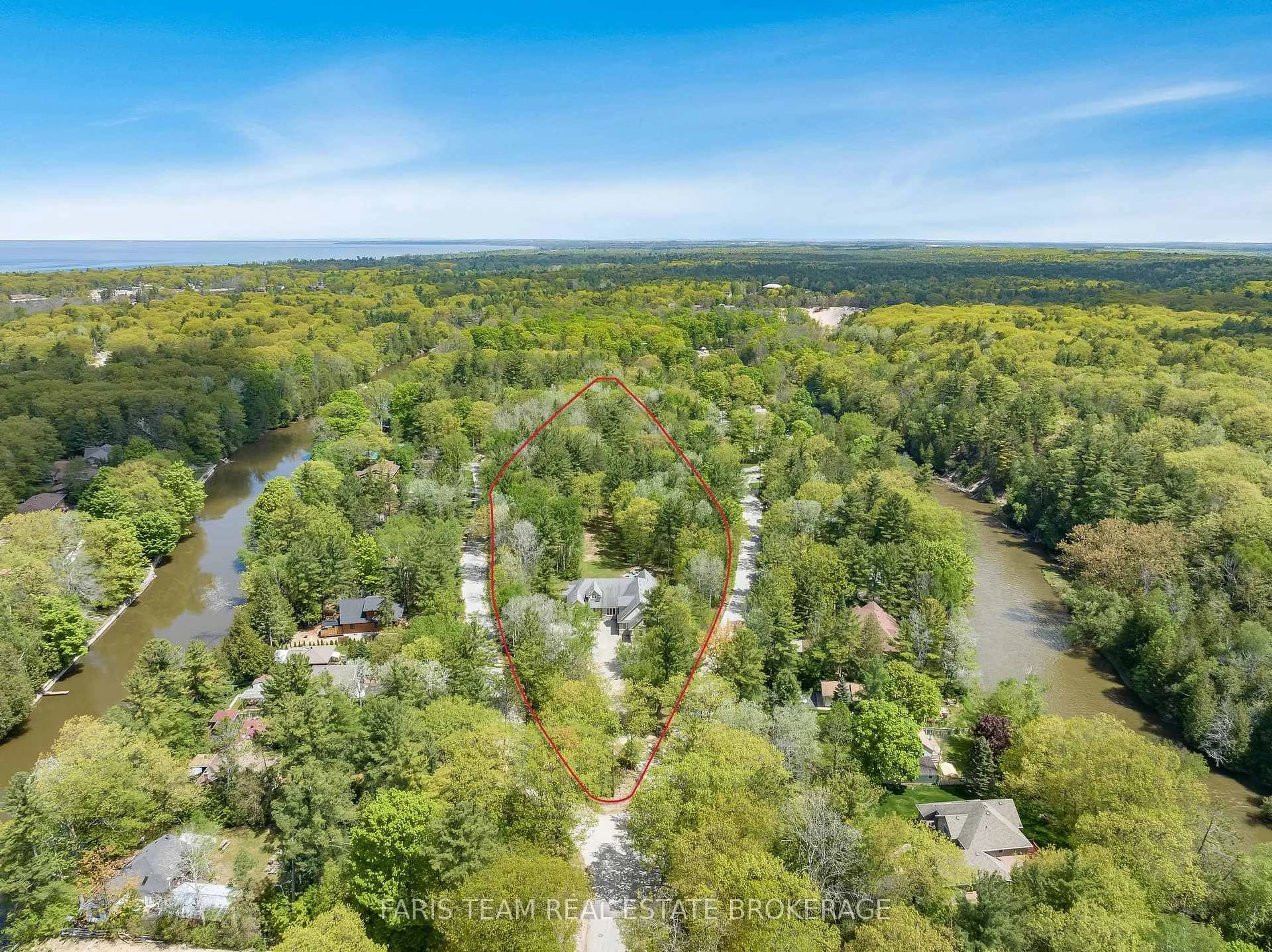 A pic from outside/outdoor area/front of a property/back of a property/a pic from drone, water/lake/river/ocean view for 138 Knox Rd, Wasaga Beach Ontario L9Z 2T5