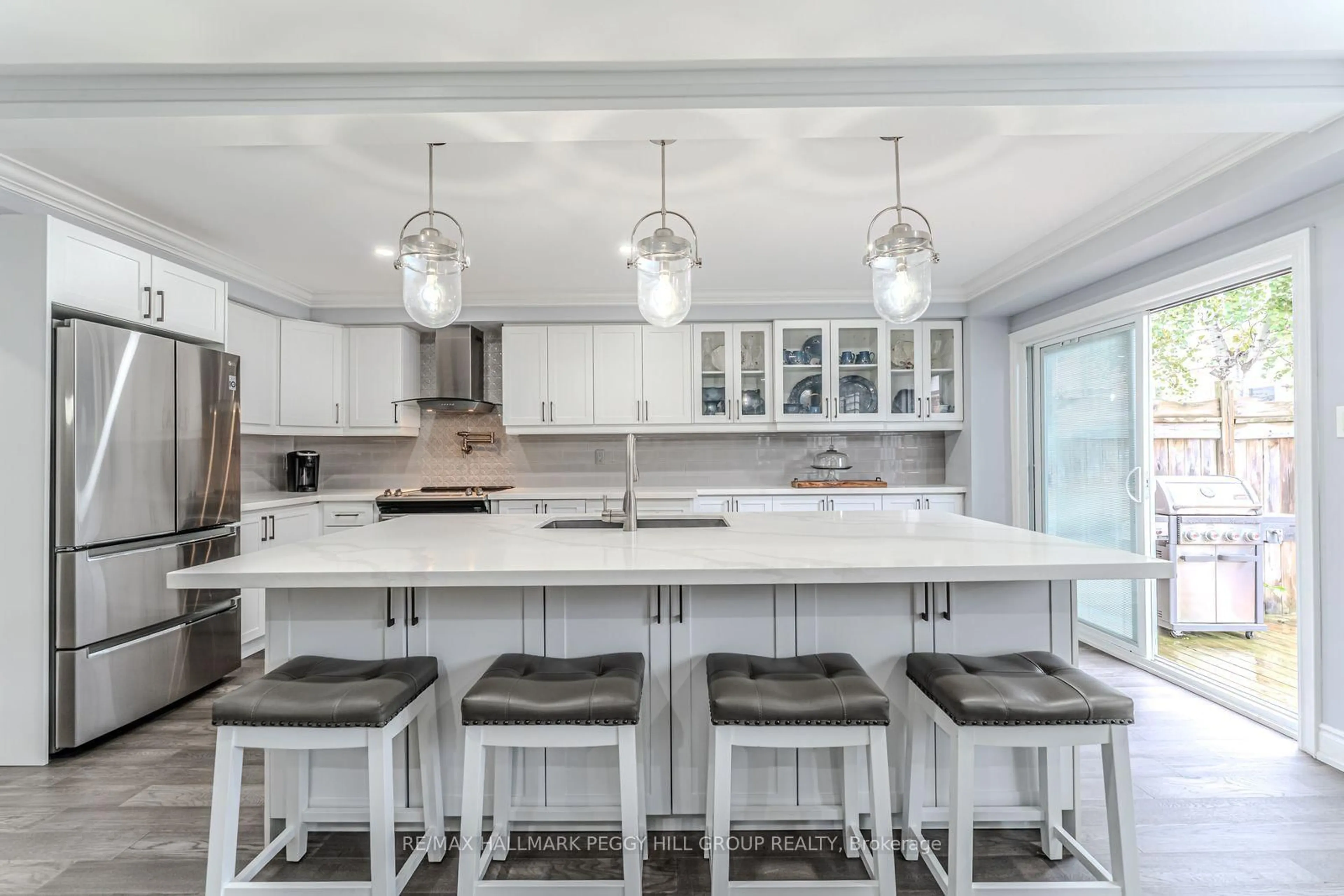 Contemporary kitchen, ceramic/tile floor for 170 Thrushwood Dr, Barrie Ontario L4N 0Z1