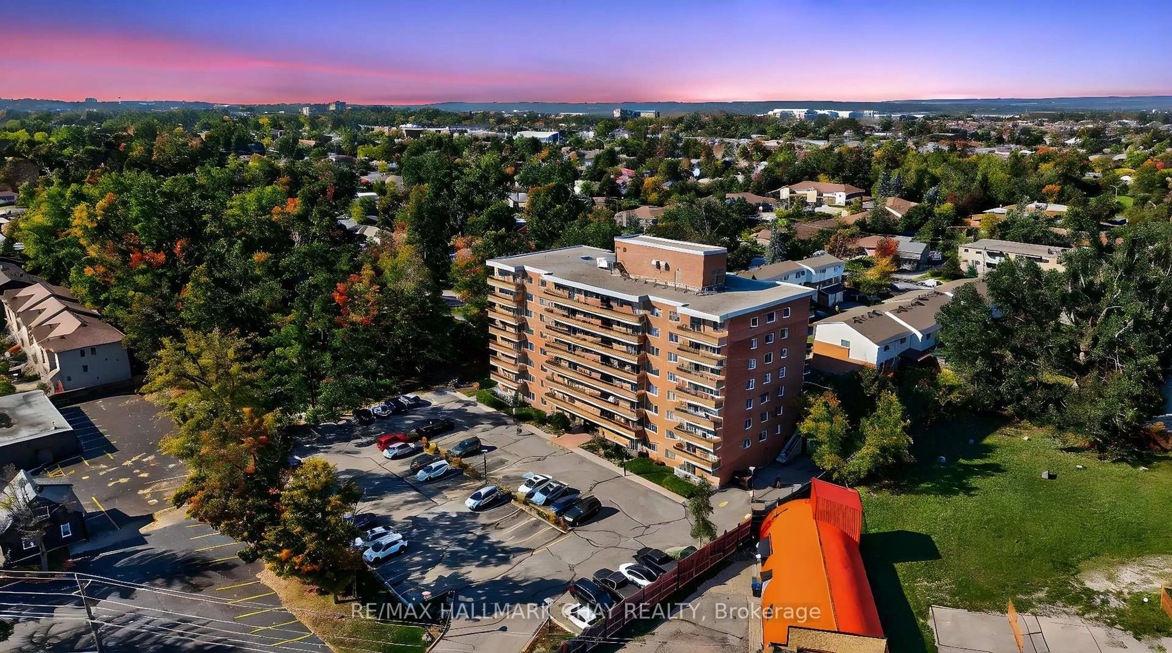 A pic from outside/outdoor area/front of a property/back of a property/a pic from drone, unknown for 414 Blake St #705, Barrie Ontario L4M 5J7