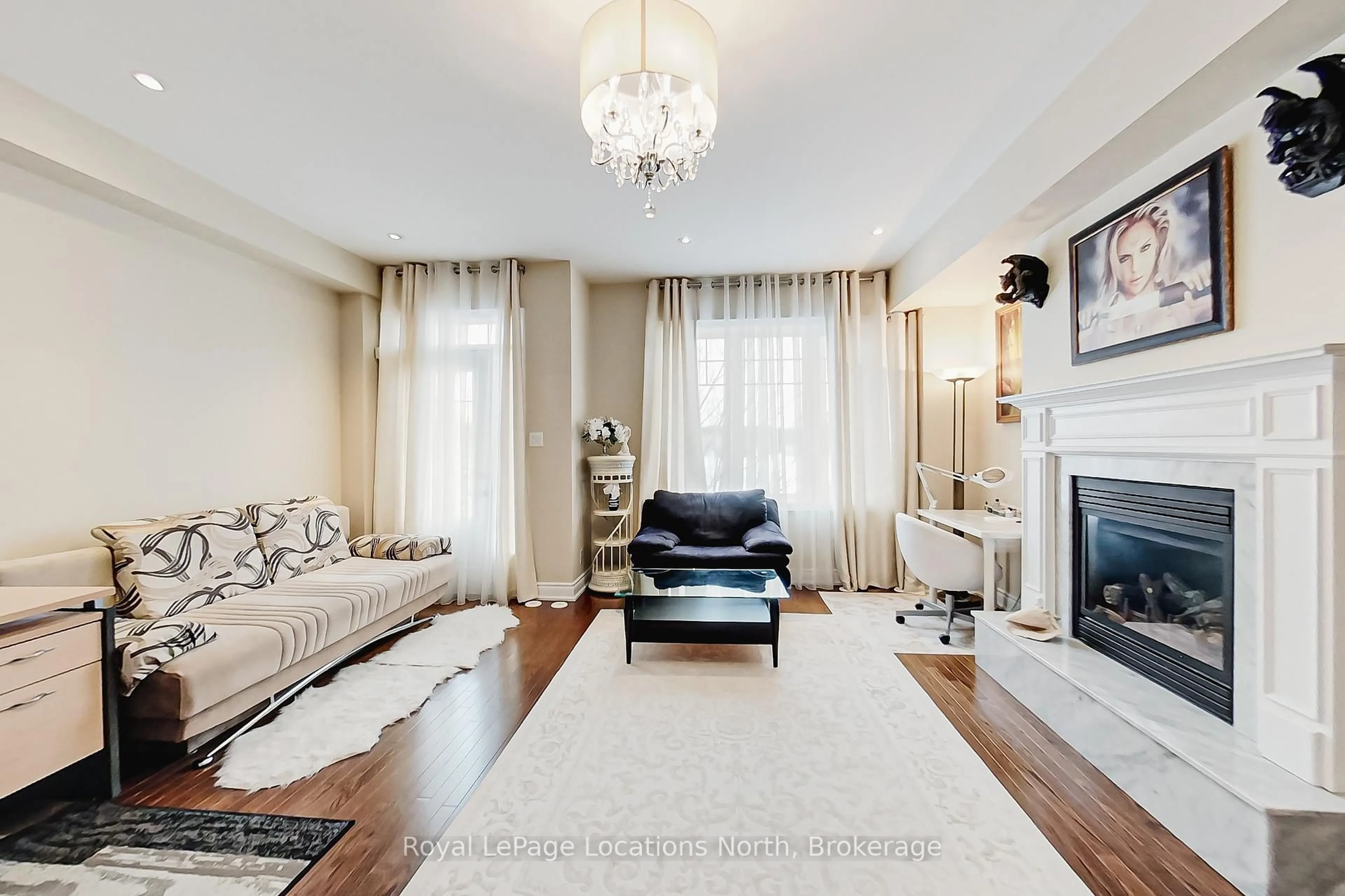 Living room with furniture, unknown for 11 WALLY Dr, Wasaga Beach Ontario L9Z 0E4