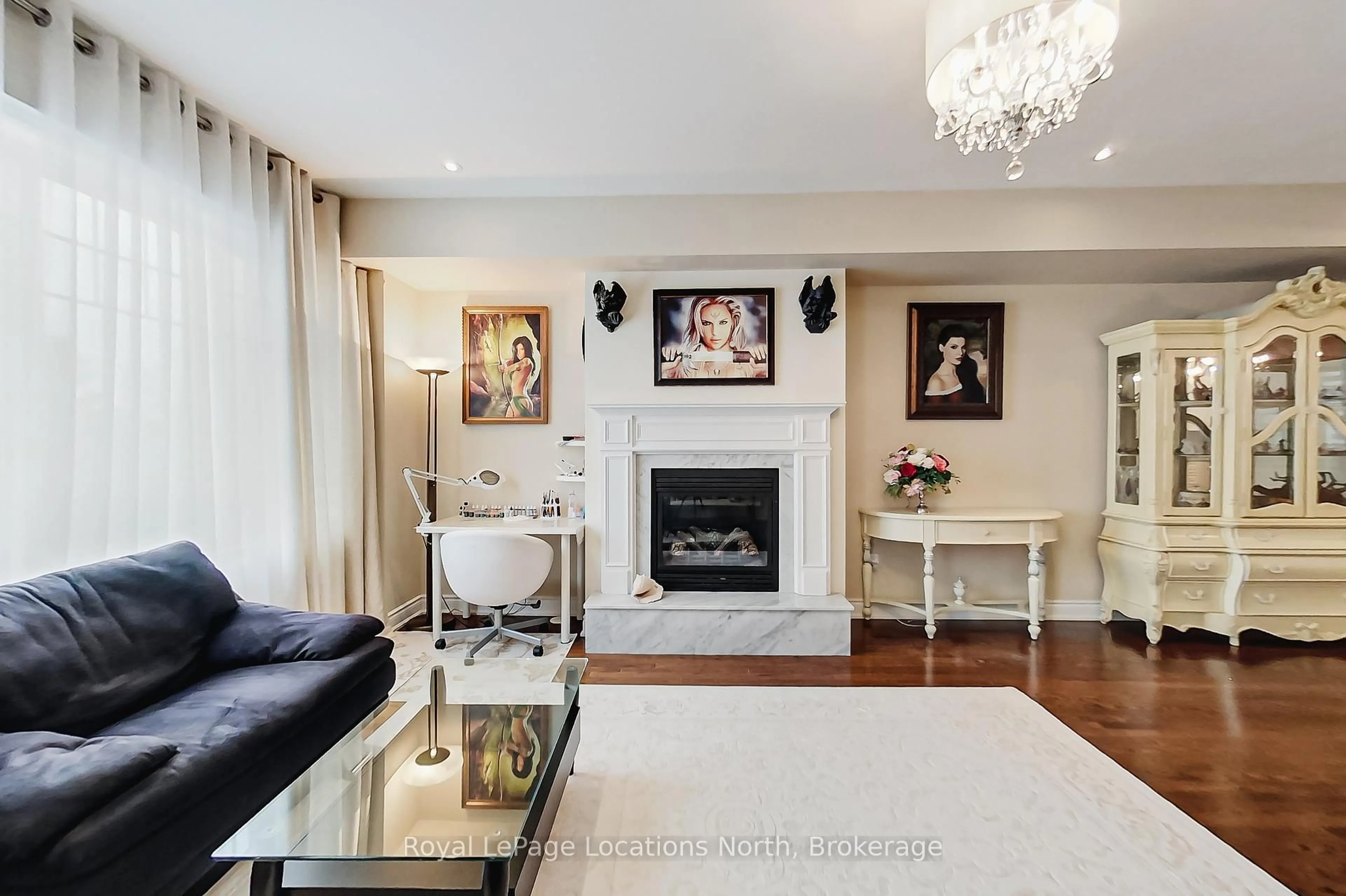 Living room with furniture, unknown for 11 WALLY Dr, Wasaga Beach Ontario L9Z 0E4