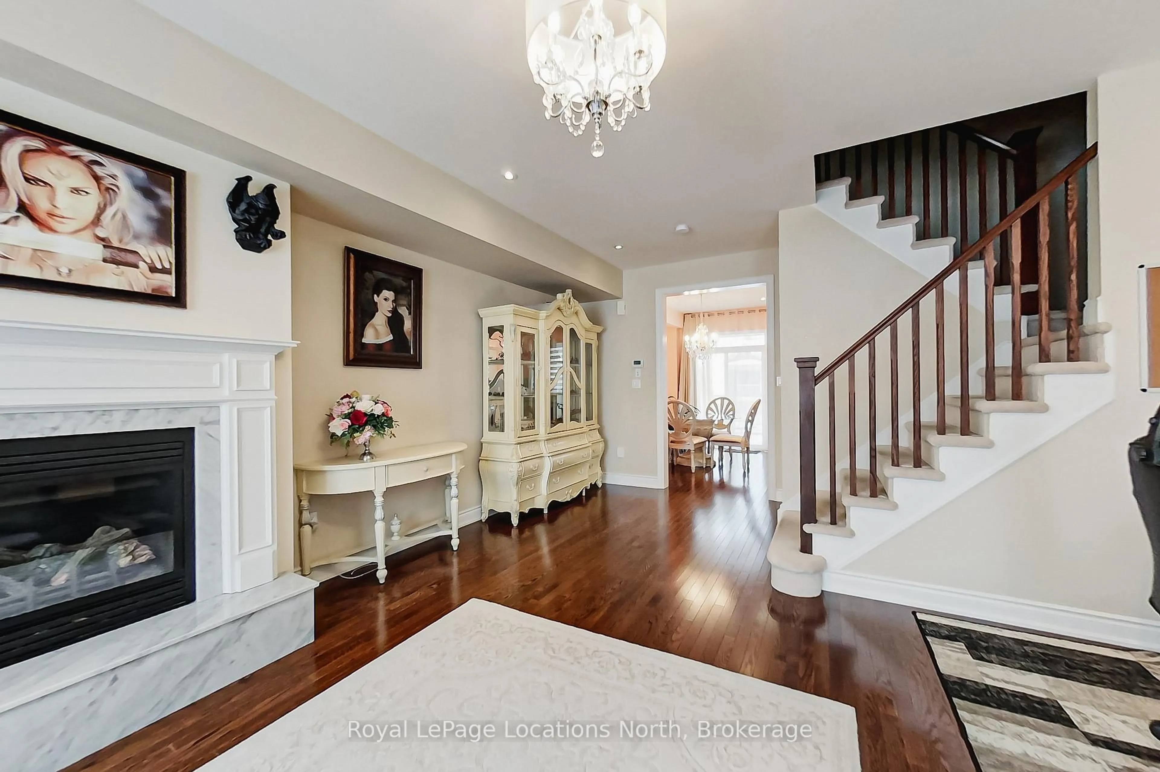 Indoor entryway for 11 WALLY Dr, Wasaga Beach Ontario L9Z 0E4