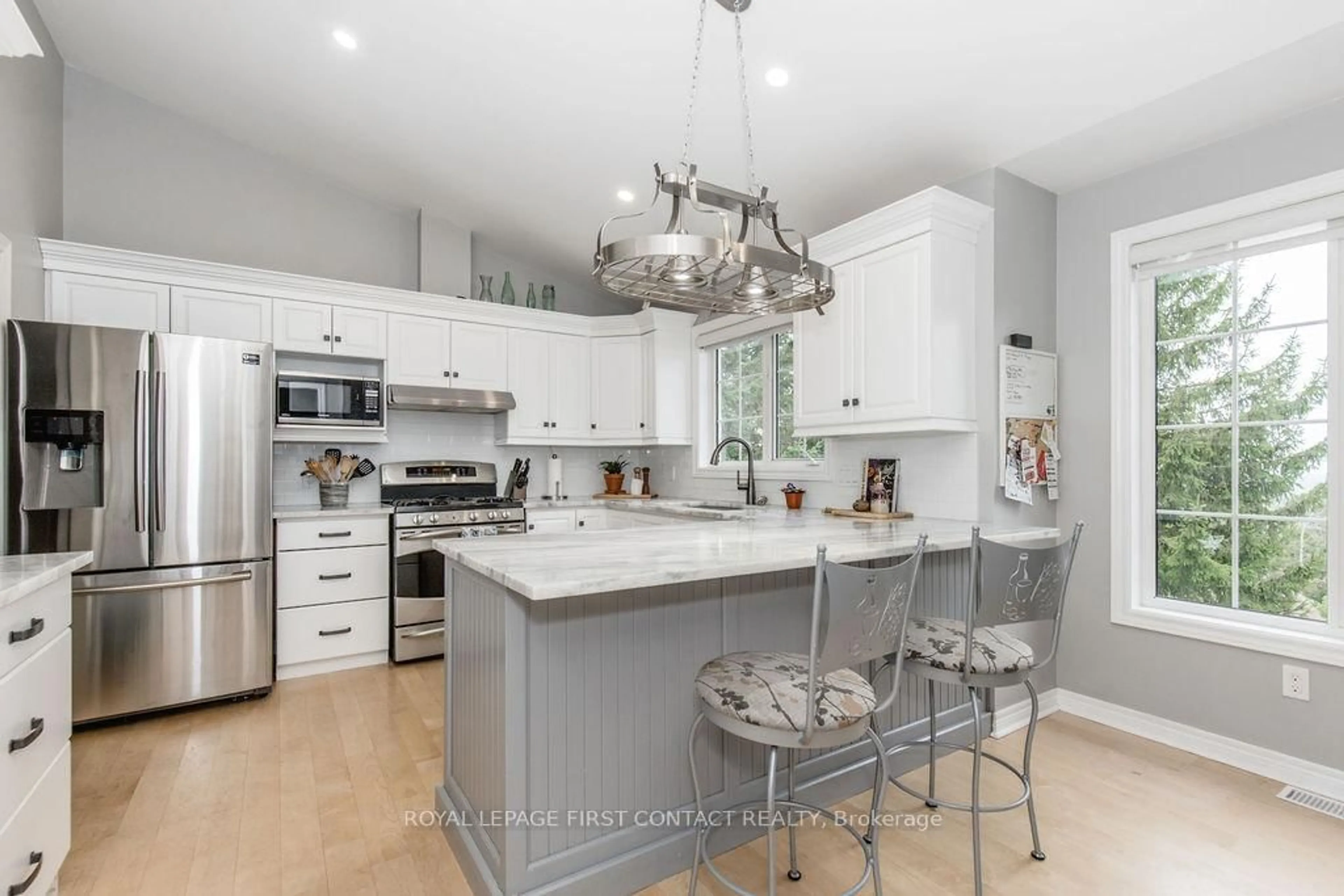 Open concept kitchen, ceramic/tile floor for 14 Valleycrest Dr, Oro-Medonte Ontario L0L 2L0