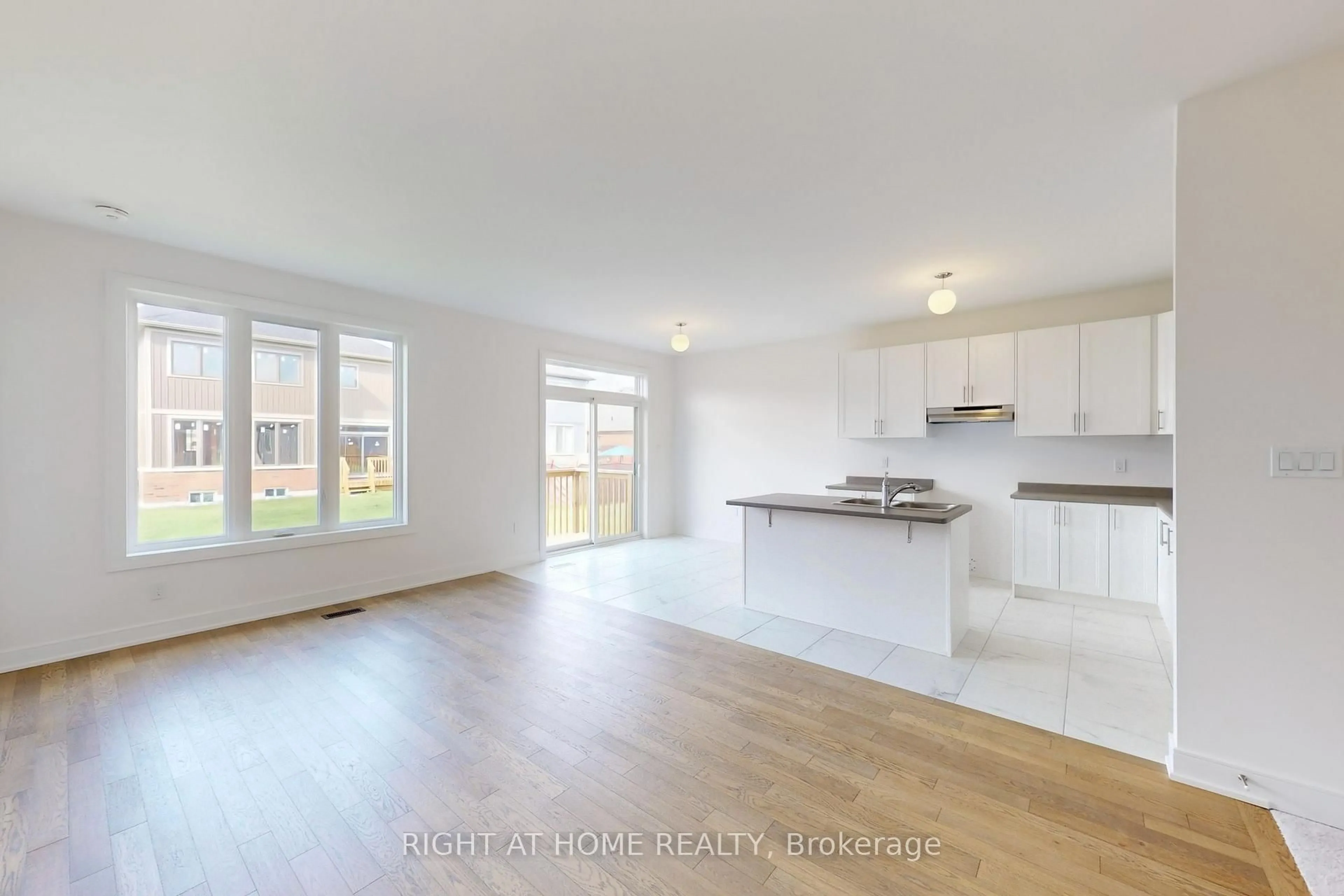 Open concept kitchen, wood/laminate floor for 258 Duncan St, Clearview Ontario L0M 1S0