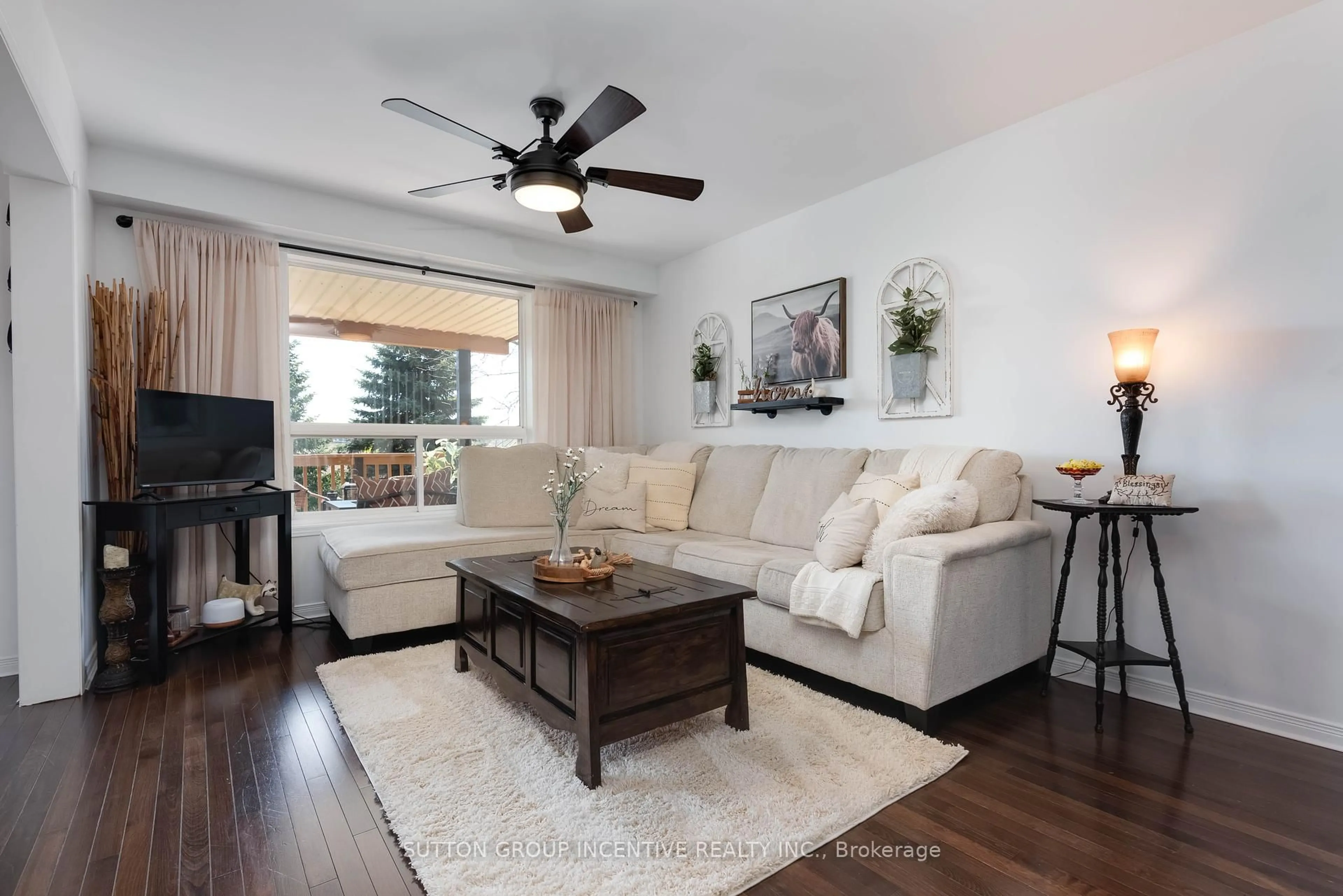 Living room with furniture, wood/laminate floor for 55 Vanessa Dr, Orillia Ontario L3V 7X2