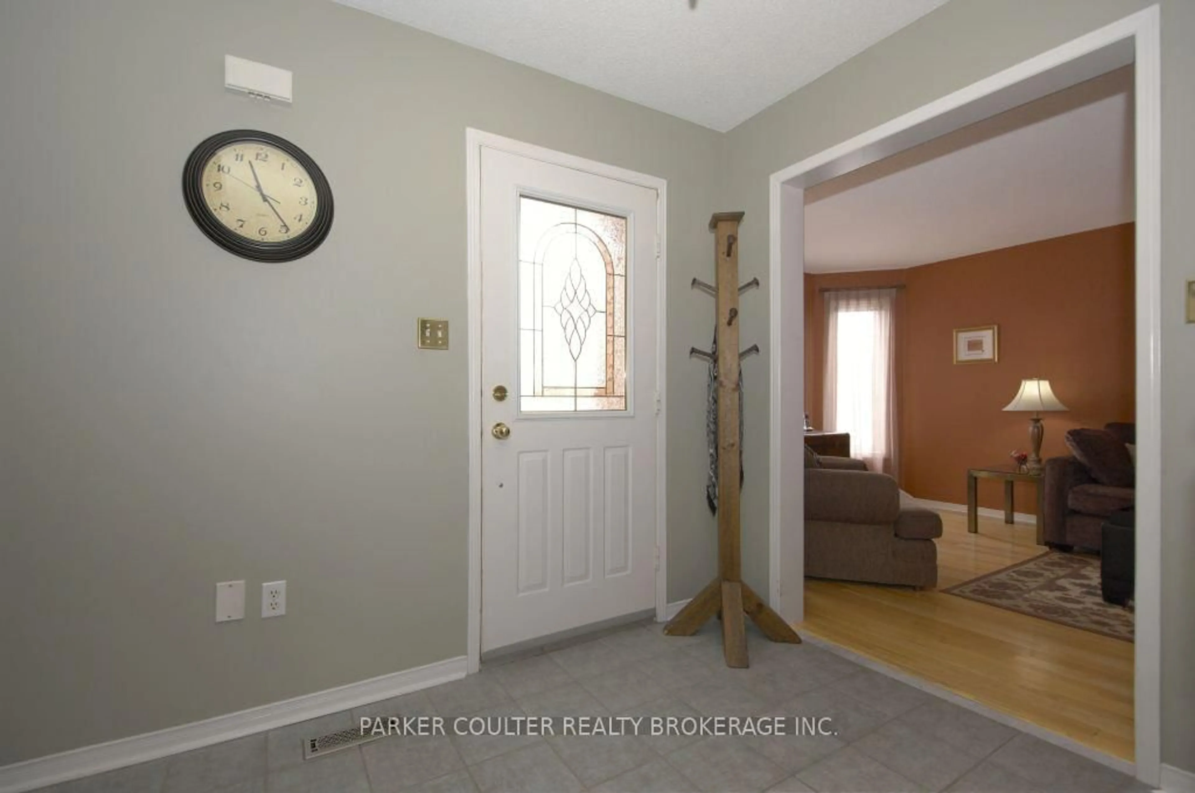 Indoor entryway for 7 Teal Pl, Barrie Ontario L4N 8W1