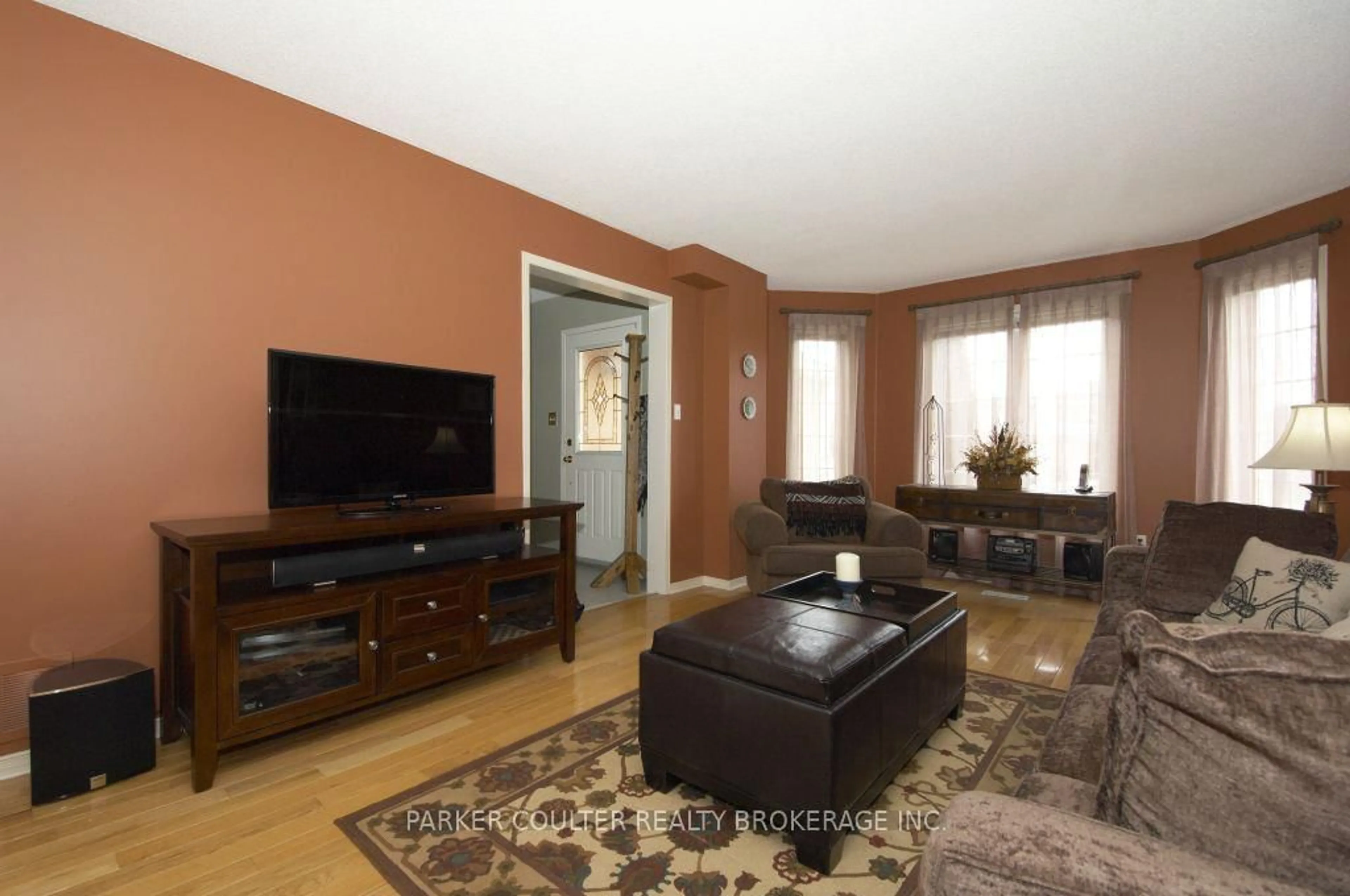 Living room with furniture, wood/laminate floor for 7 Teal Pl, Barrie Ontario L4N 8W1