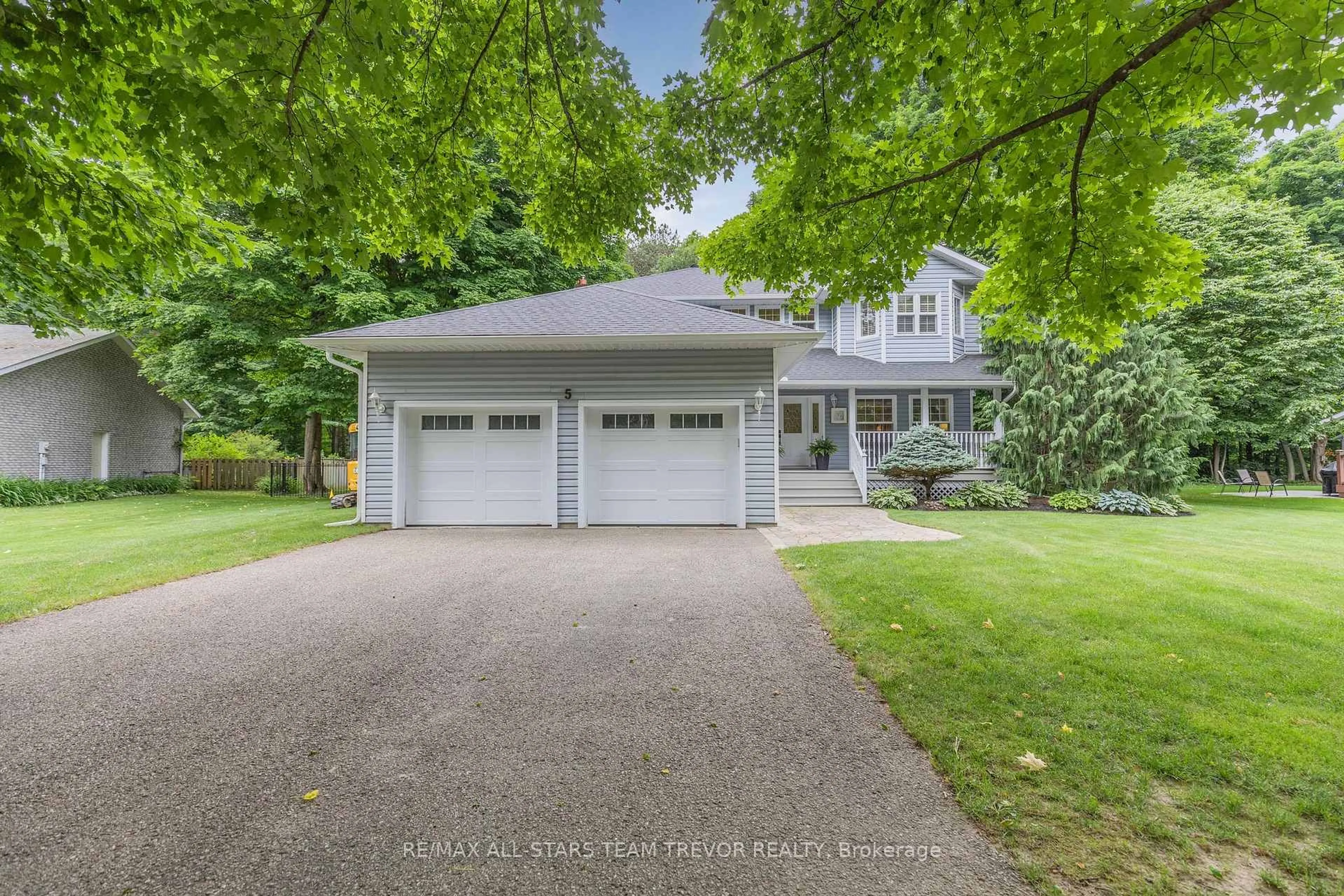 Home with vinyl exterior material, street for 5 Bailey Cres, Tiny Ontario L0L 2T0