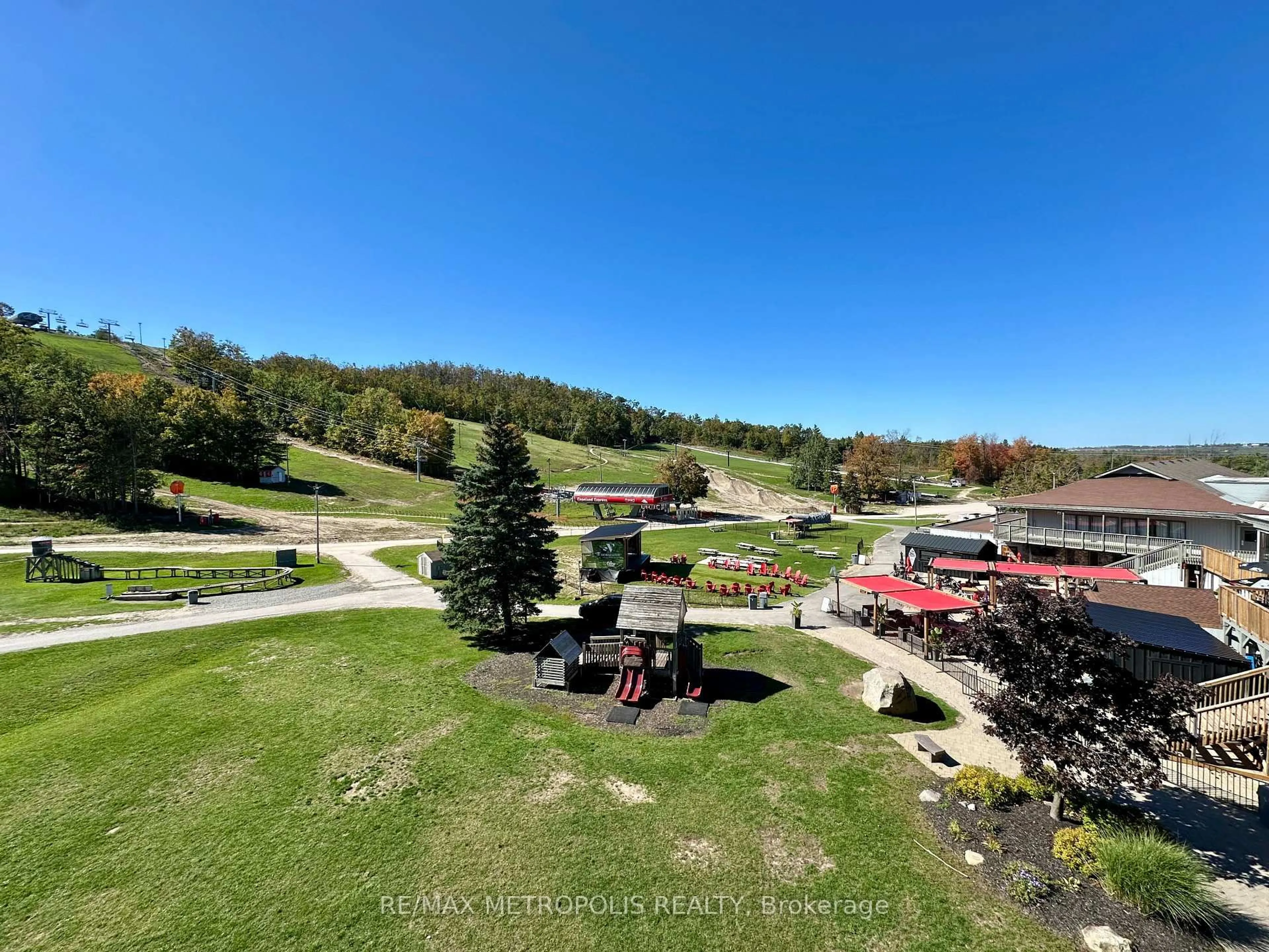 A pic from outside/outdoor area/front of a property/back of a property/a pic from drone, water/lake/river/ocean view for 80 Horseshoe Blvd #301, Oro-Medonte Ontario L4M 4Y8