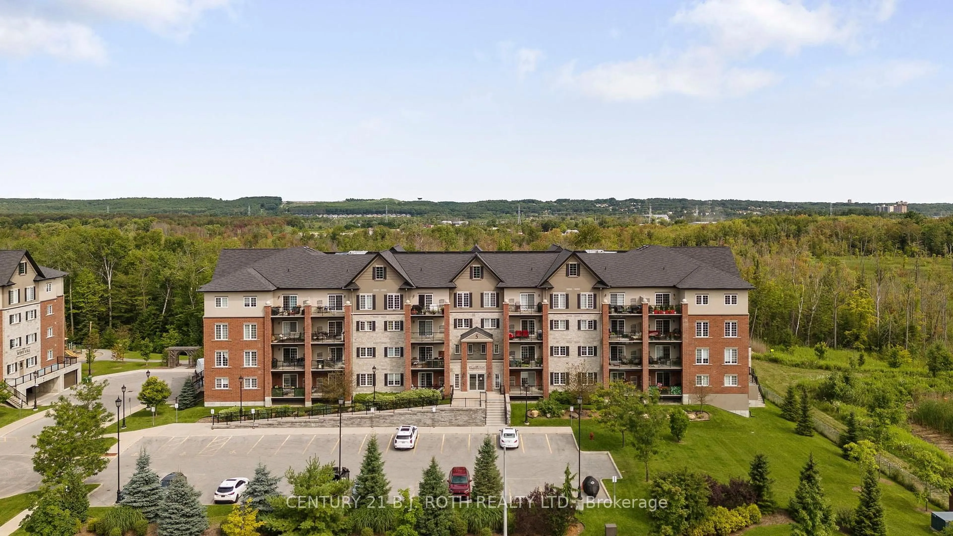A pic from outside/outdoor area/front of a property/back of a property/a pic from drone, building for 5 GREENWICH St #304, Barrie Ontario L4N 7Y8