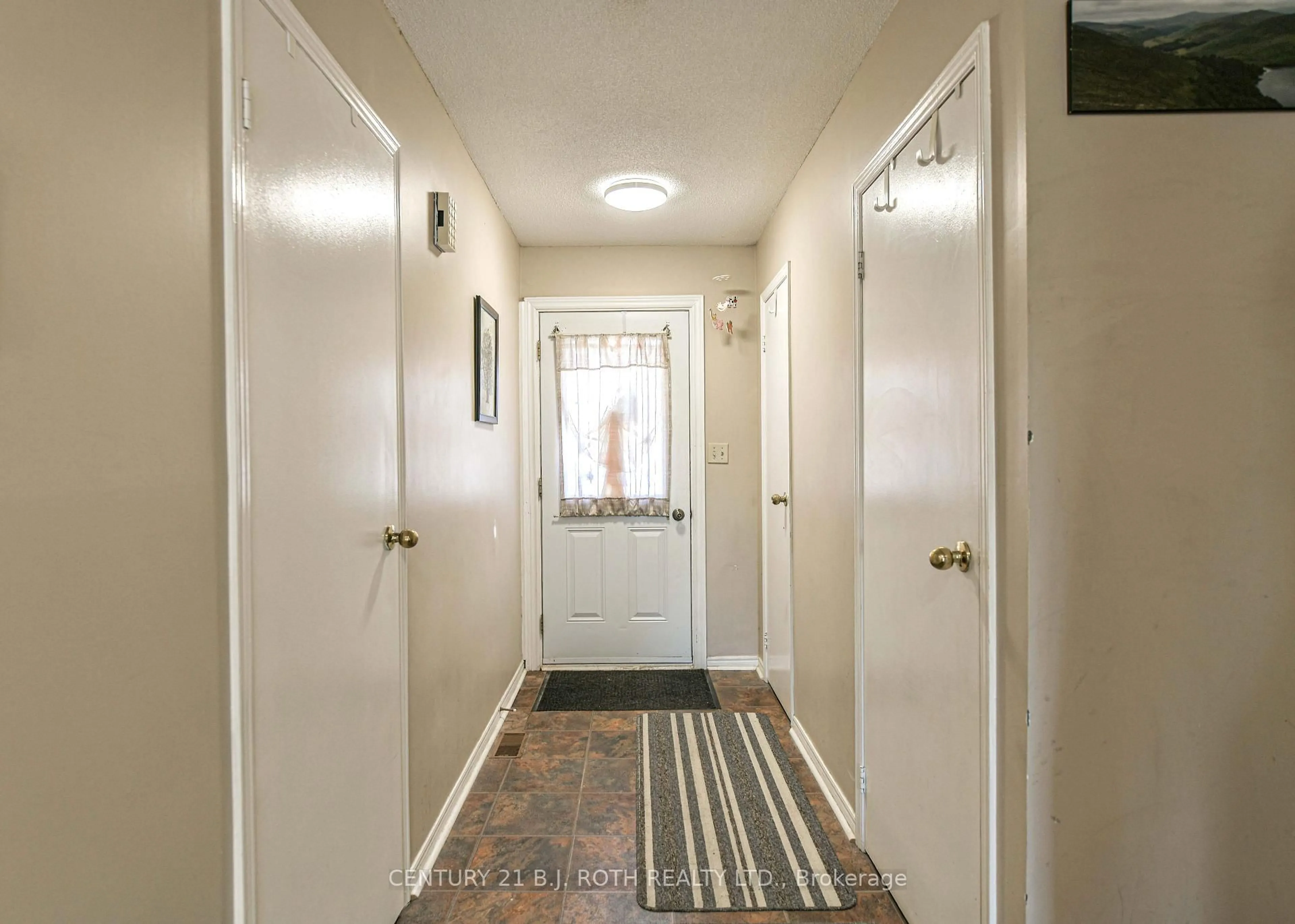 Indoor entryway for 25 South St #106, Orillia Ontario L3V 7M7