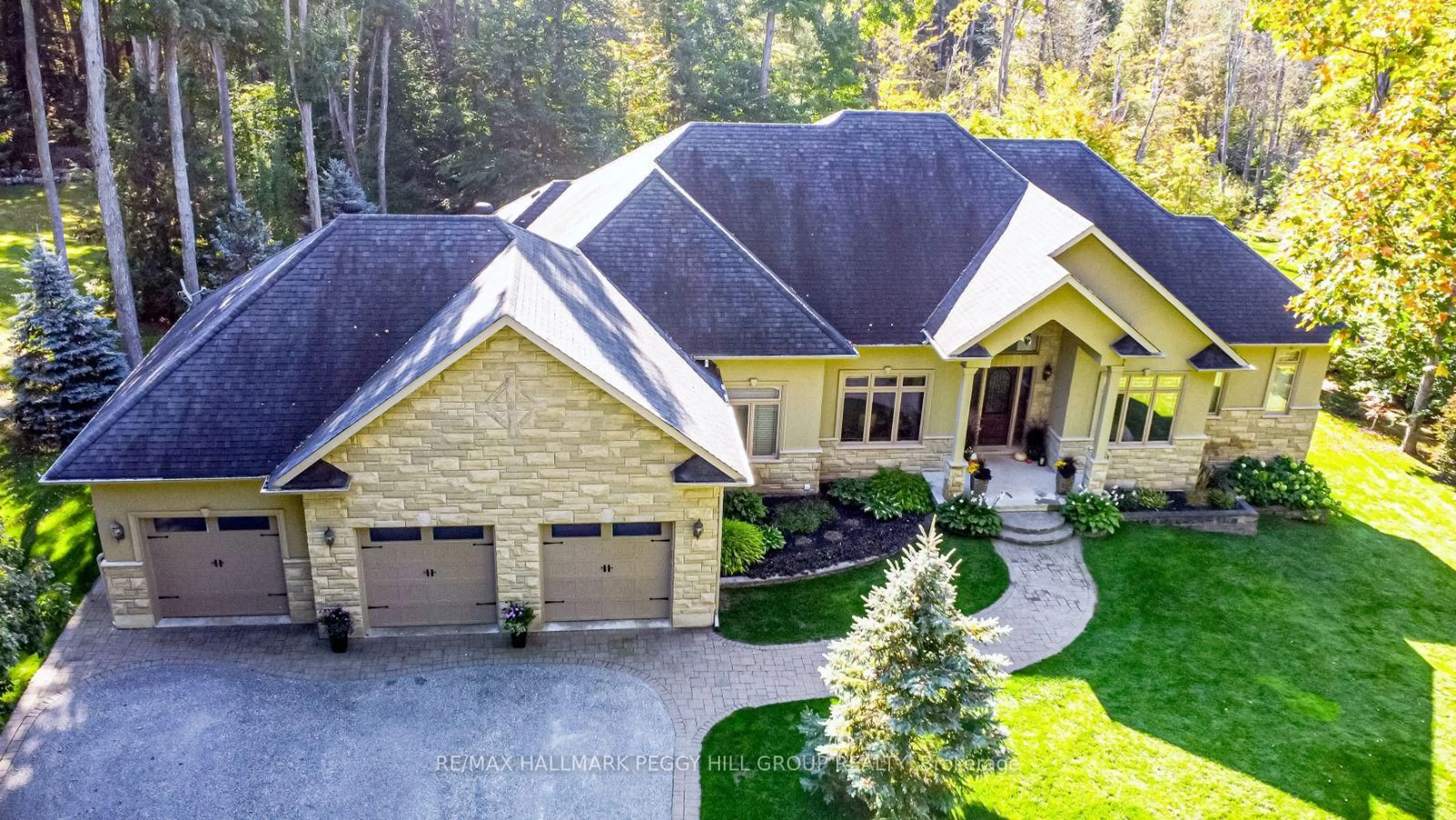 A pic from outside/outdoor area/front of a property/back of a property/a pic from drone, street for 32 Gallagher Cres, Springwater Ontario L9X 0K1