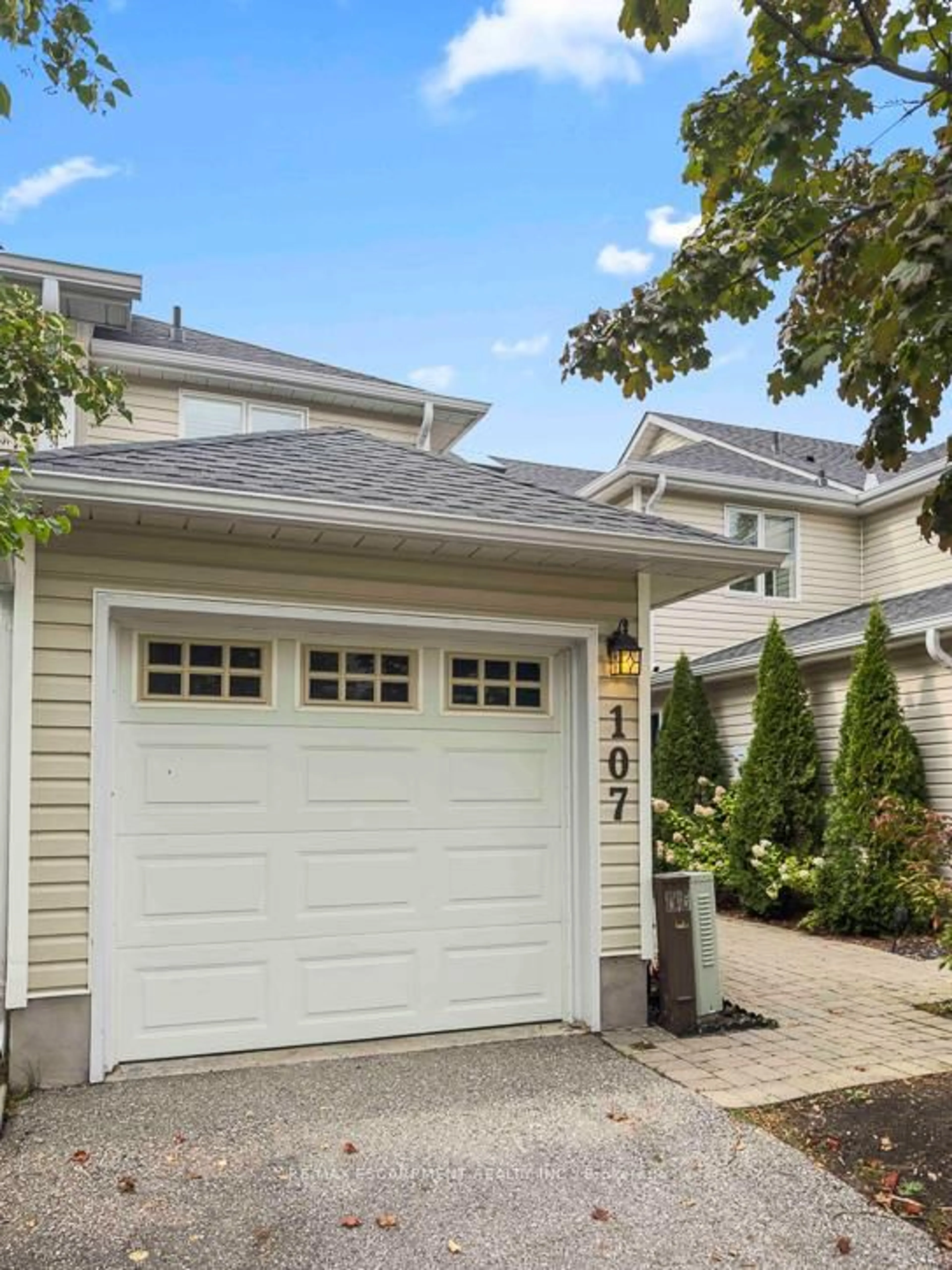 Home with vinyl exterior material, street for 107 Ellen Lane, Collingwood Ontario L9Y 4W4