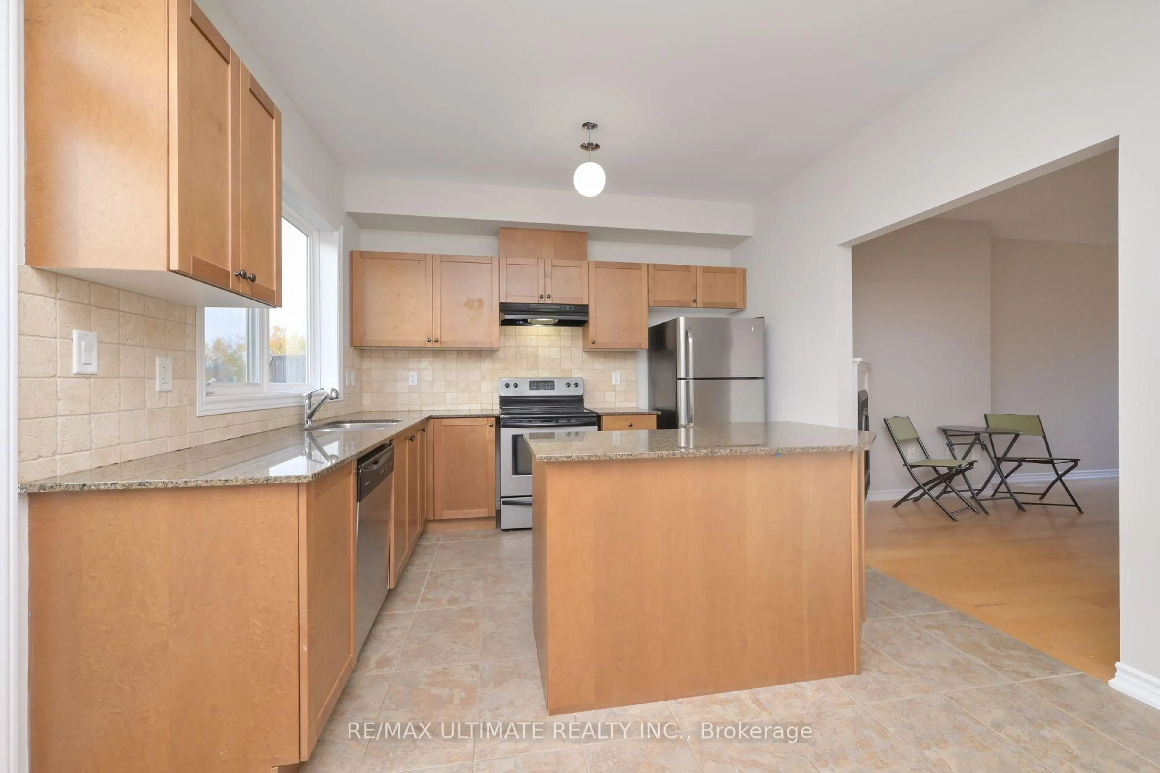 Standard kitchen, unknown for 65 Joseph Tr, Collingwood Ontario L9Y 0J3