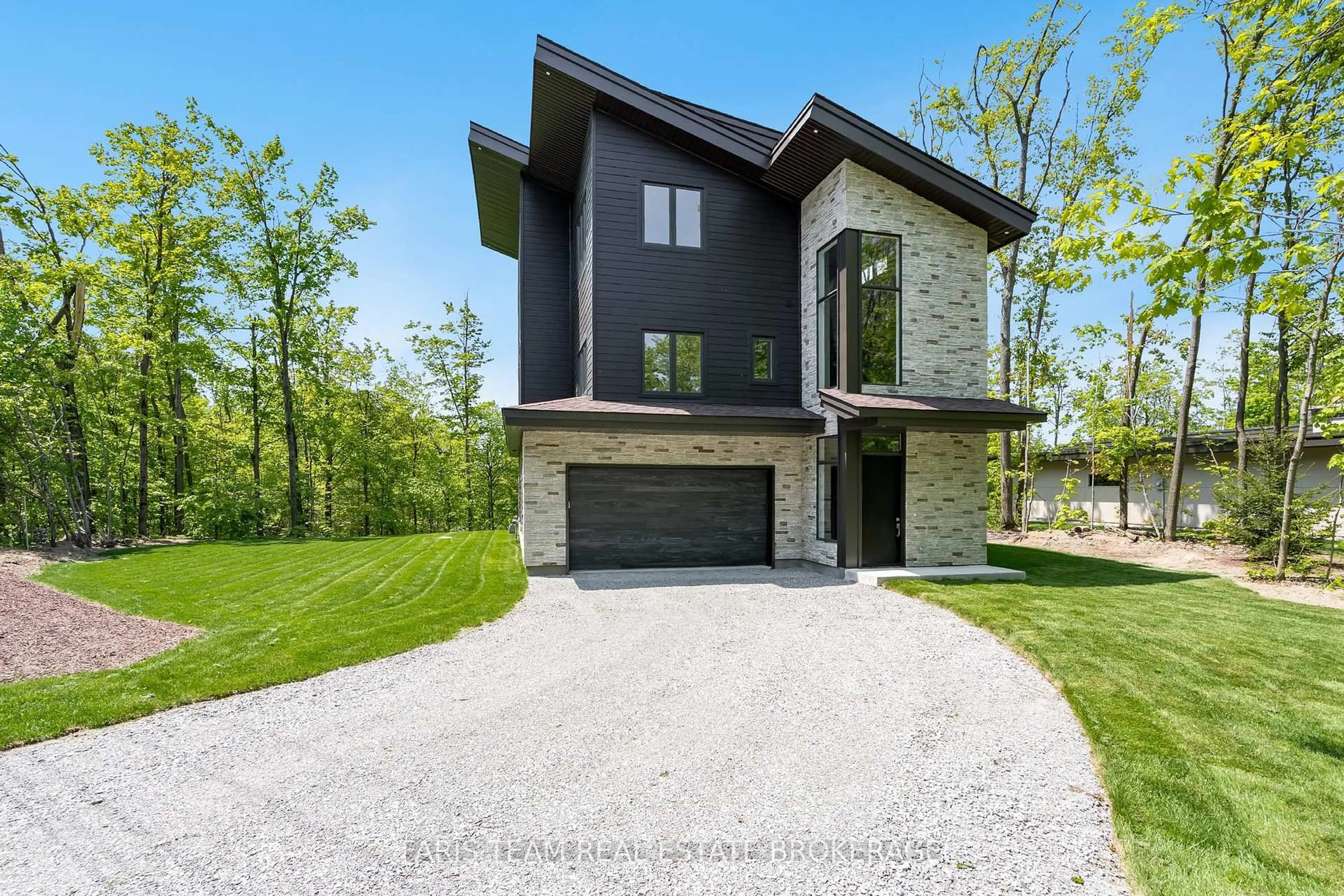 Home with brick exterior material, unknown for 3316 Line 4, Oro-Medonte Ontario L0L 2L0