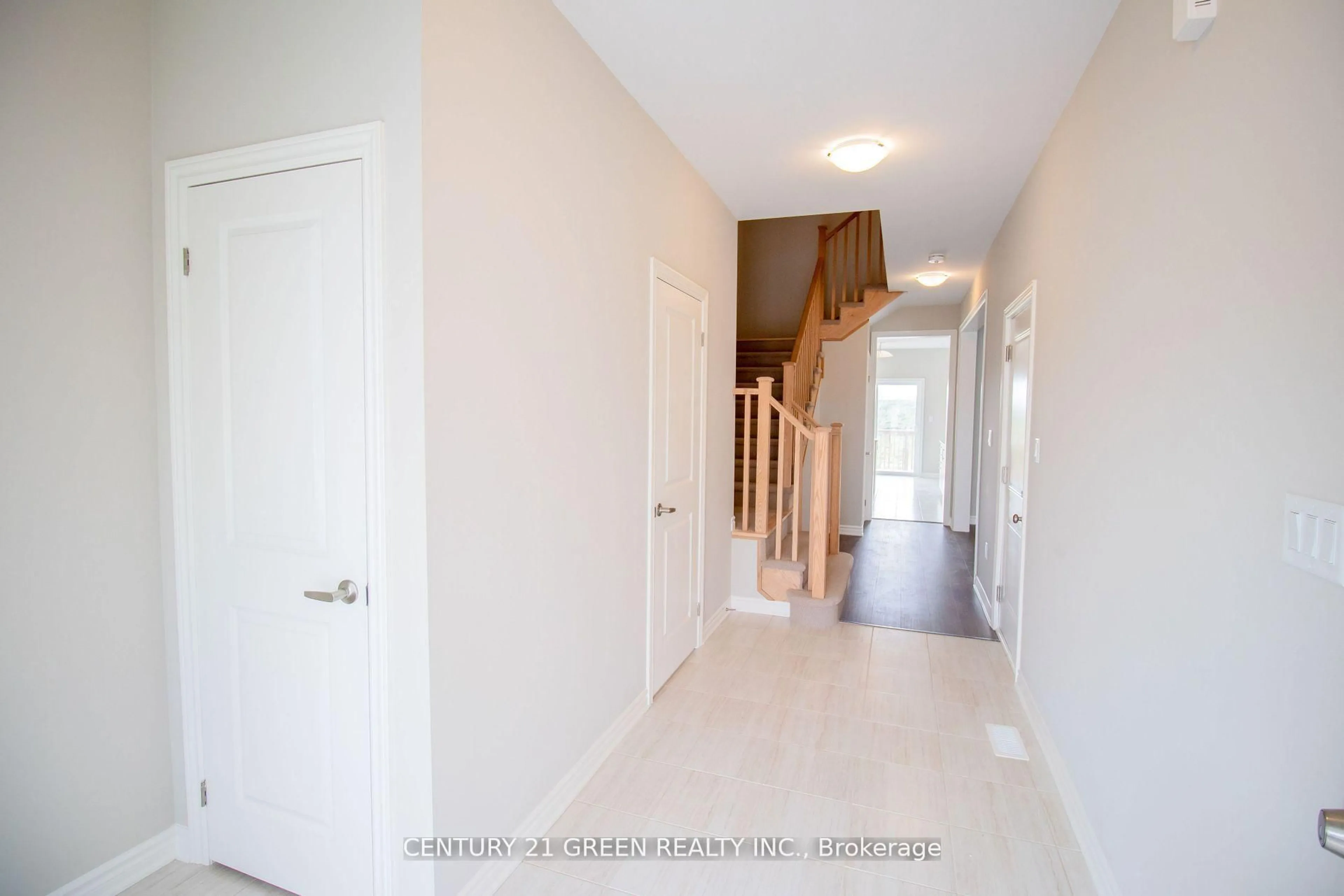 Indoor entryway for 274 Springfield Cres, Clearview Ontario L0M 1S0