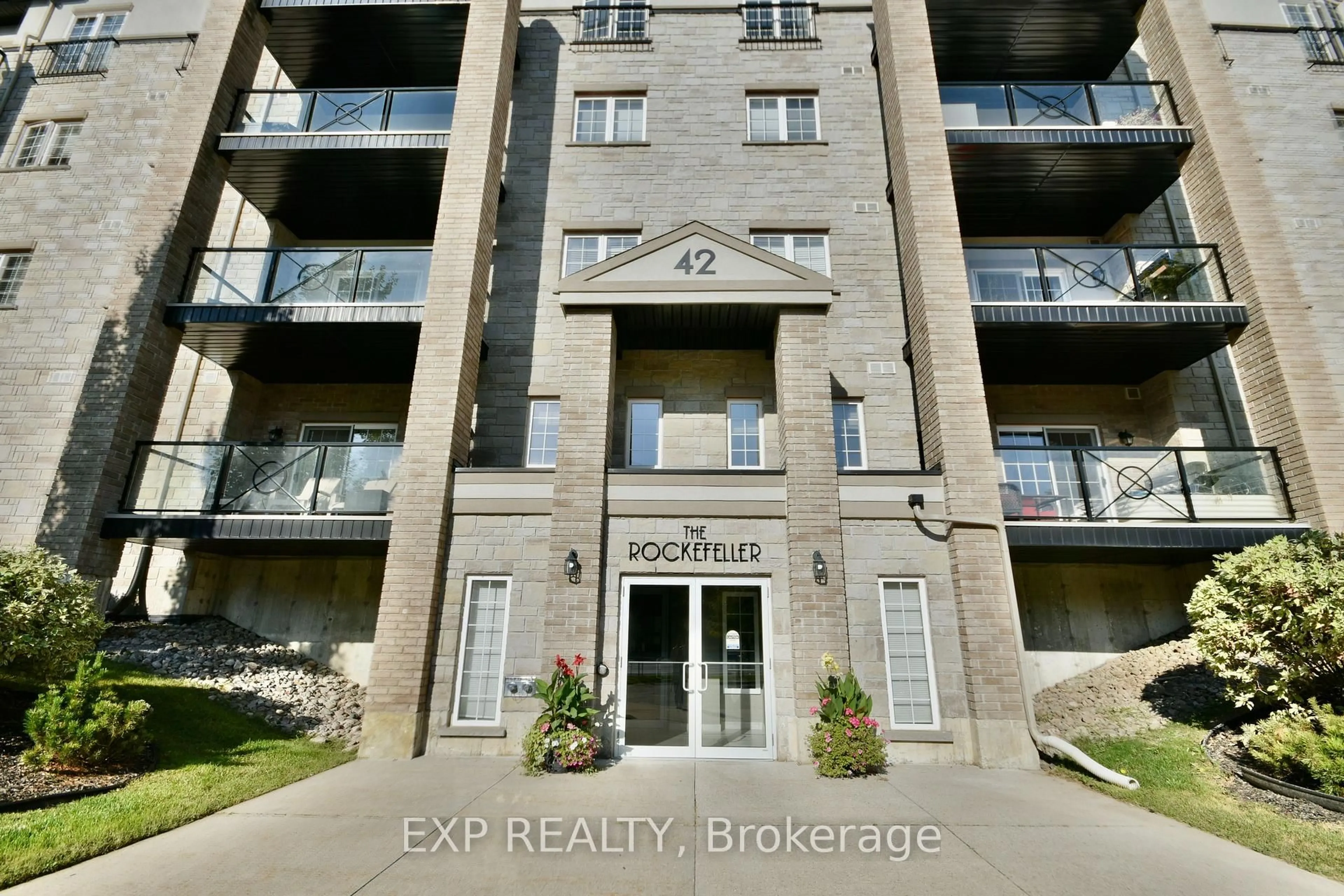 Unknown for 42 Ferndale Dr #101, Barrie Ontario L4N 2M5