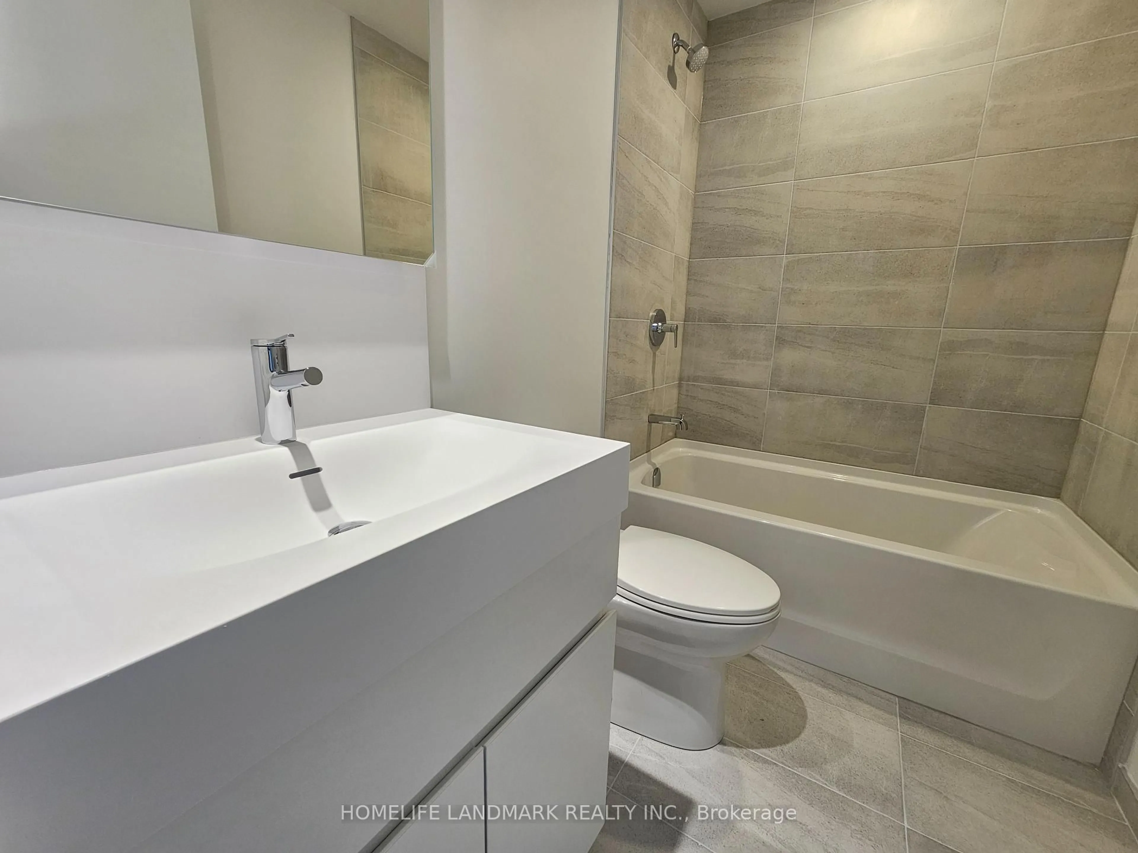 Standard bathroom, ceramic/tile floor for 39 Mary St #2104, Barrie Ontario L4N 1S9