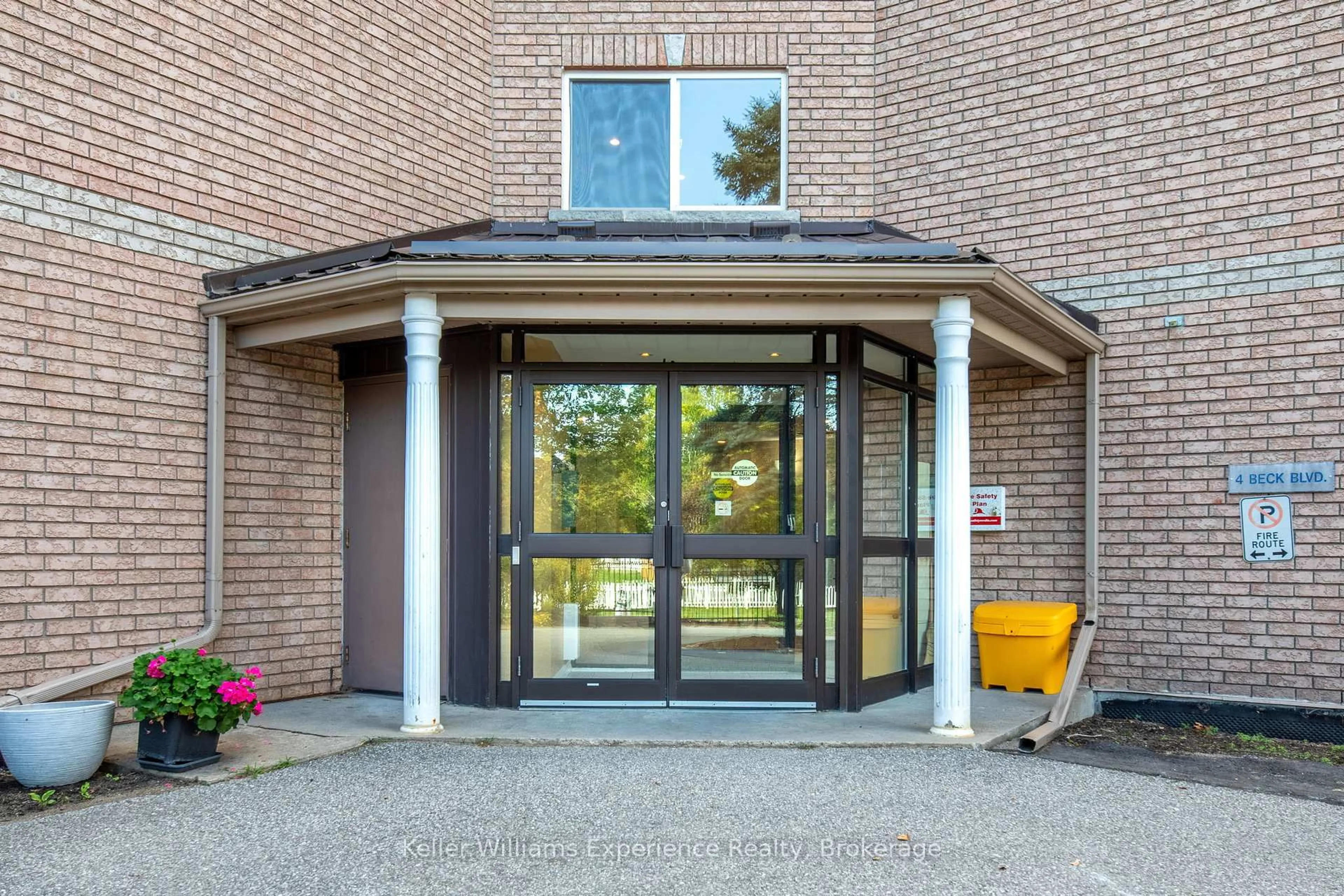 Unknown for 4 Beck Blvd #301, Penetanguishene Ontario L9M 2H3