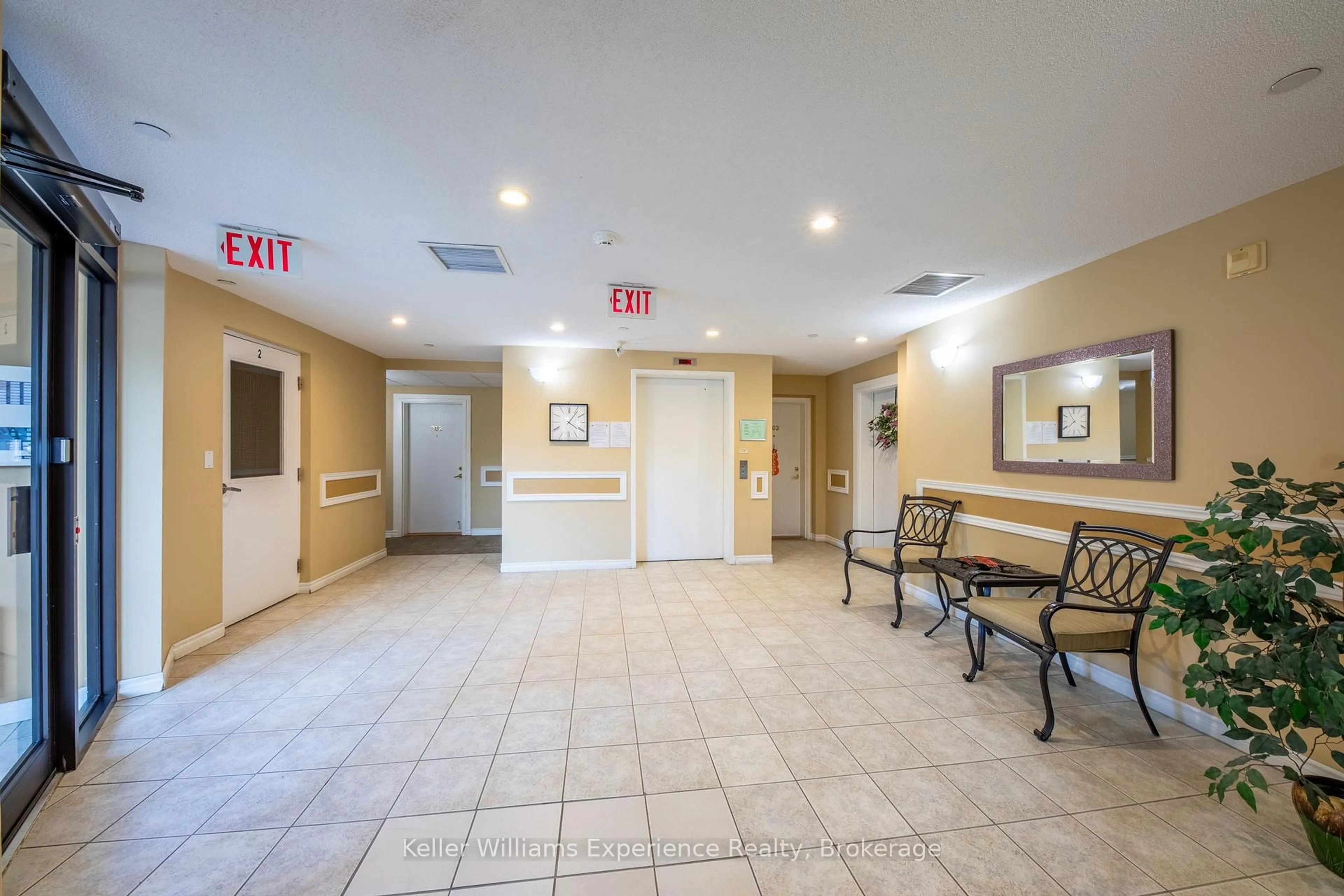 Indoor foyer for 4 Beck Blvd #301, Penetanguishene Ontario L9M 2H3