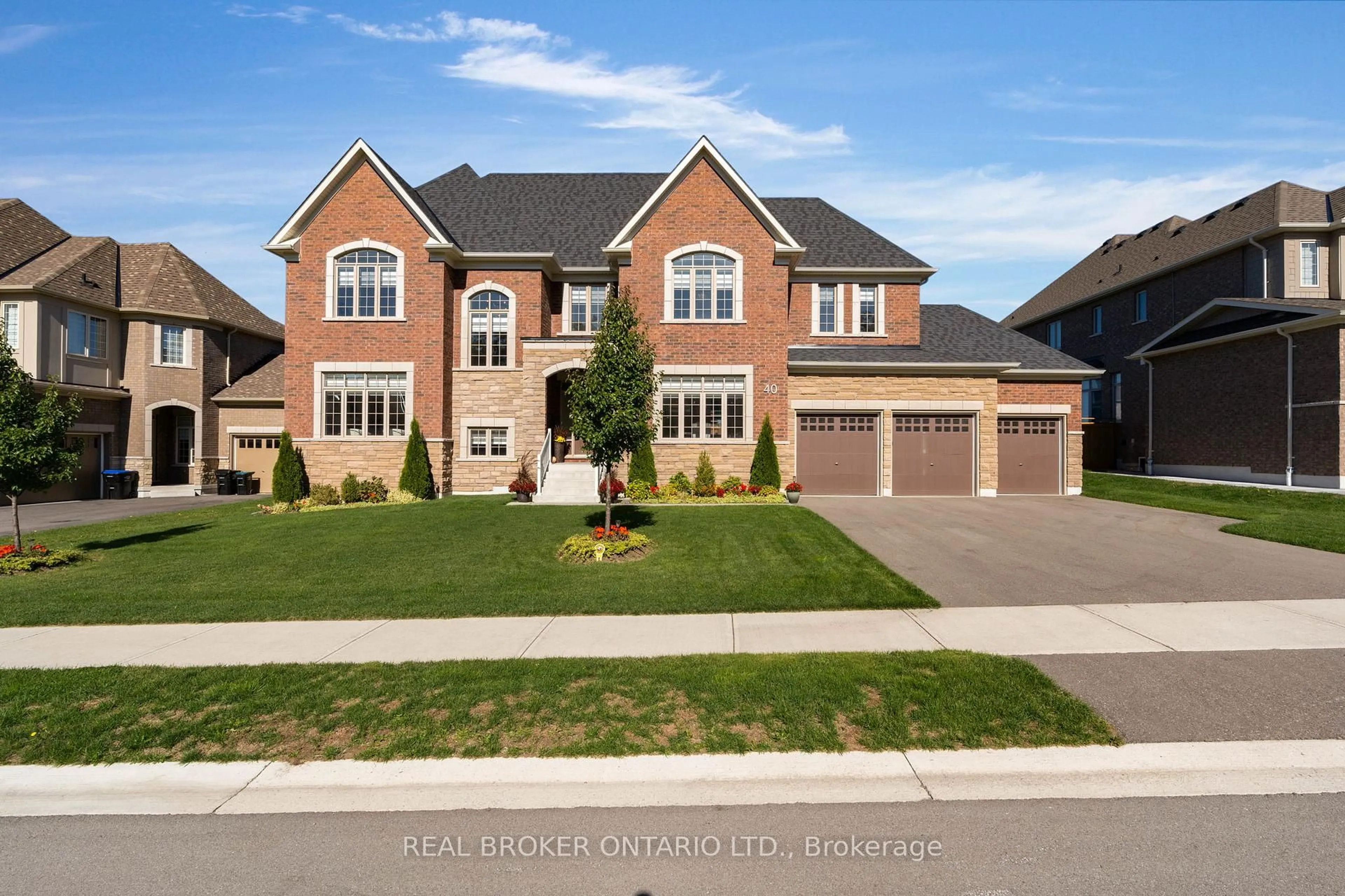 Home with brick exterior material, street for 40 Jack Cres, Springwater Ontario L9X 1Z8