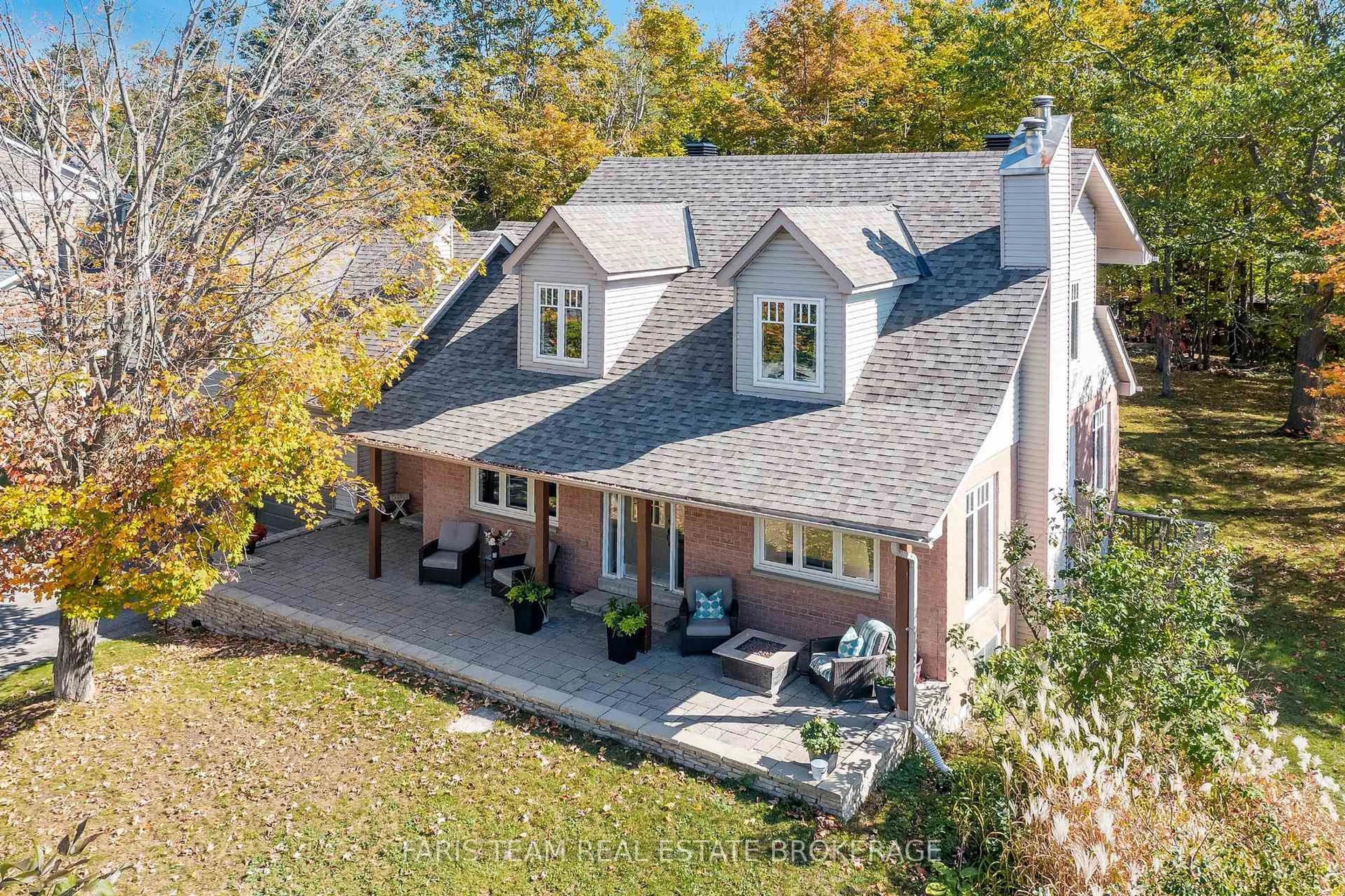A pic from outside/outdoor area/front of a property/back of a property/a pic from drone, unknown for 111 Highland Dr, Oro-Medonte Ontario L0L 2L0