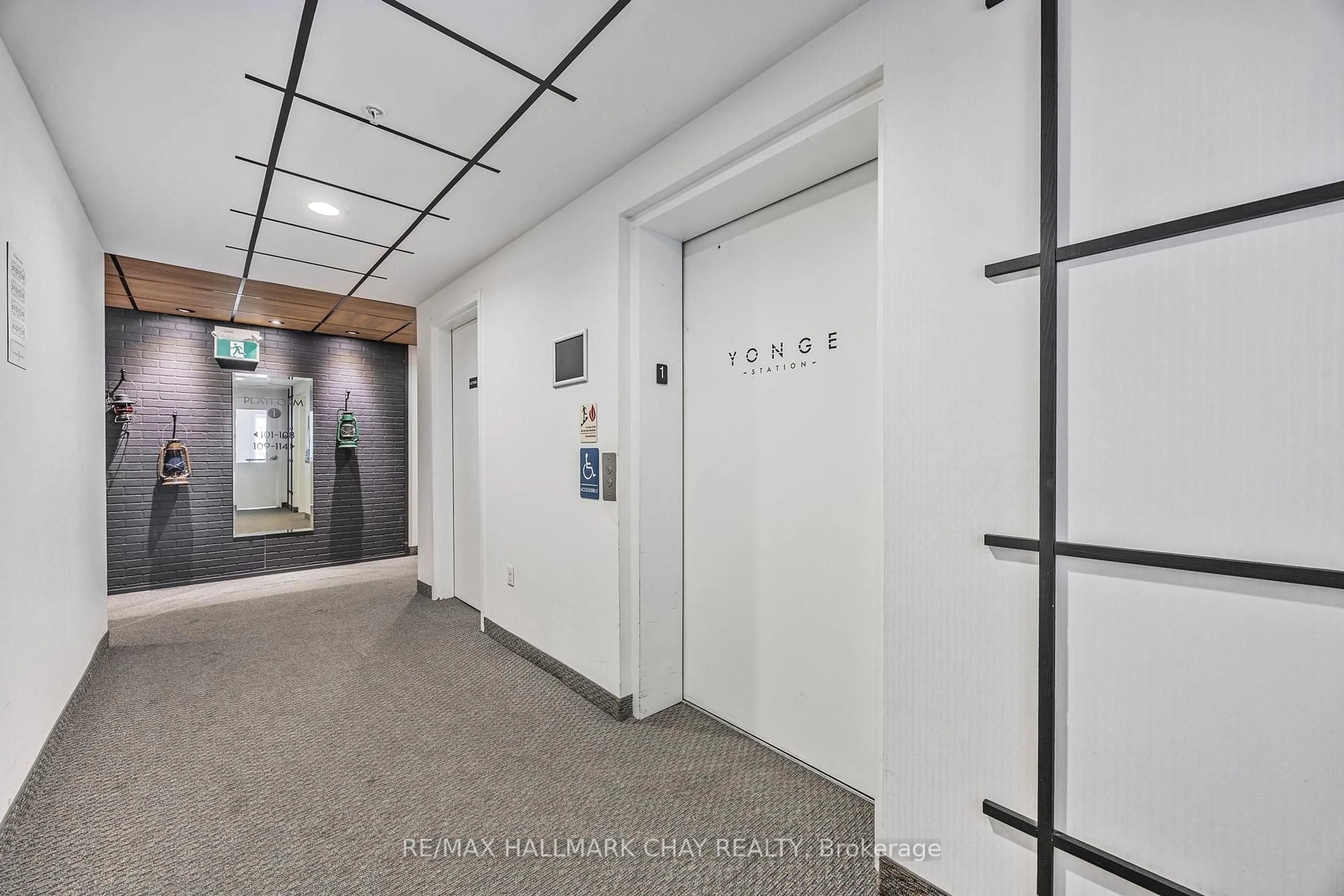 Indoor foyer for 100 Dean Ave #107, Barrie Ontario L9J 0H1