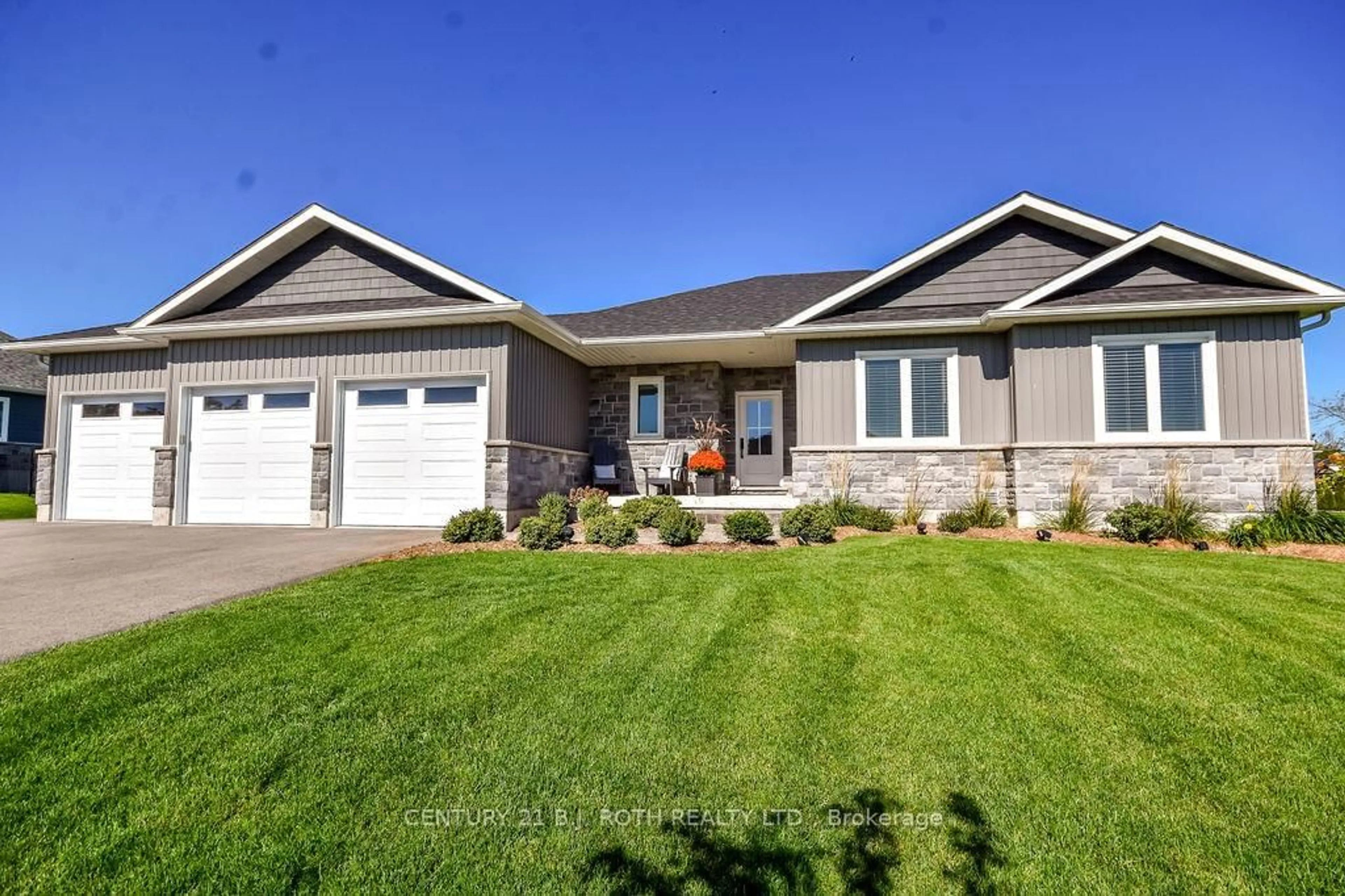 Home with vinyl exterior material, street for 51 CHESLOCK Cres, Oro-Medonte Ontario L3V 8N8