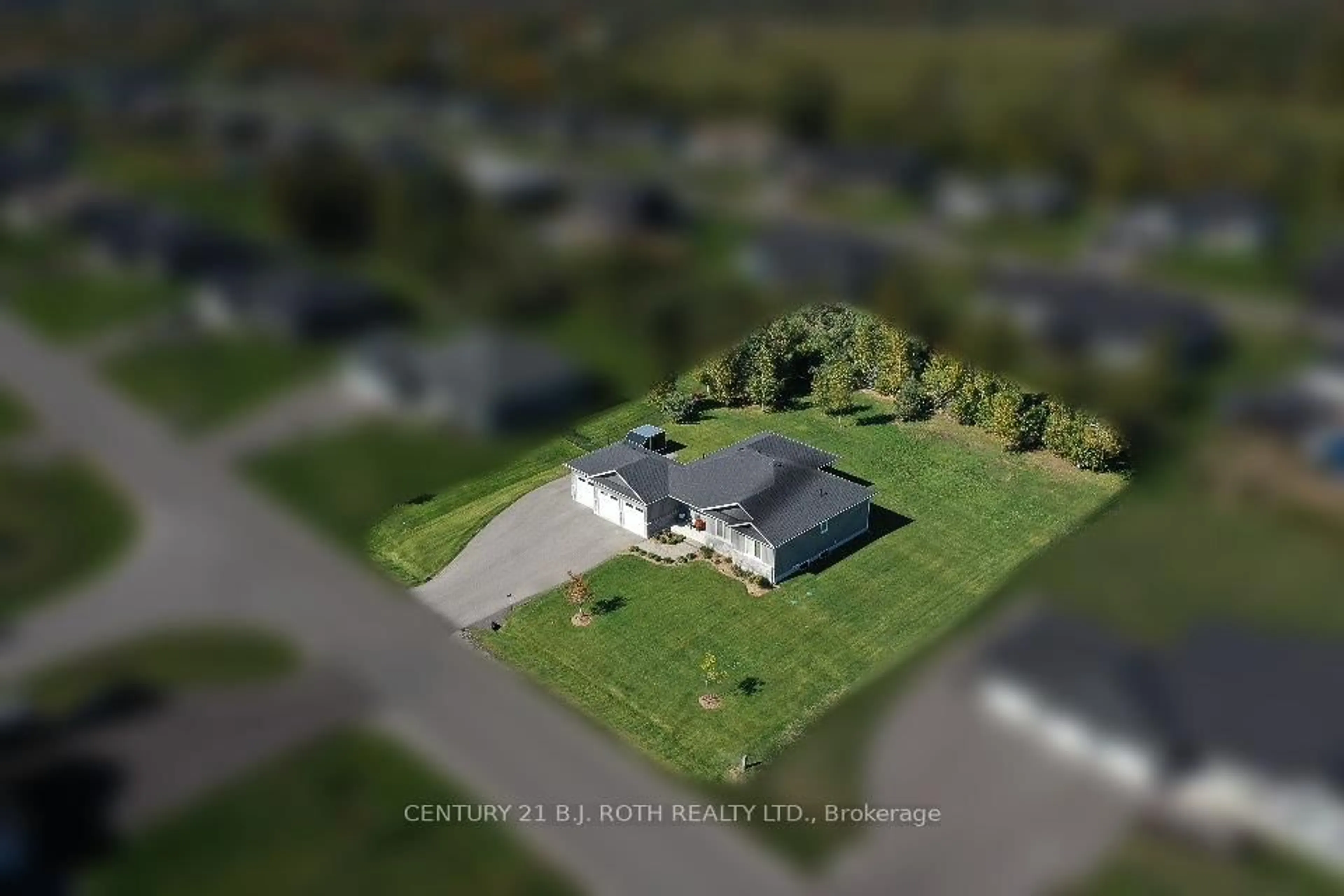 A pic from outside/outdoor area/front of a property/back of a property/a pic from drone, unknown for 51 CHESLOCK Cres, Oro-Medonte Ontario L3V 8N8