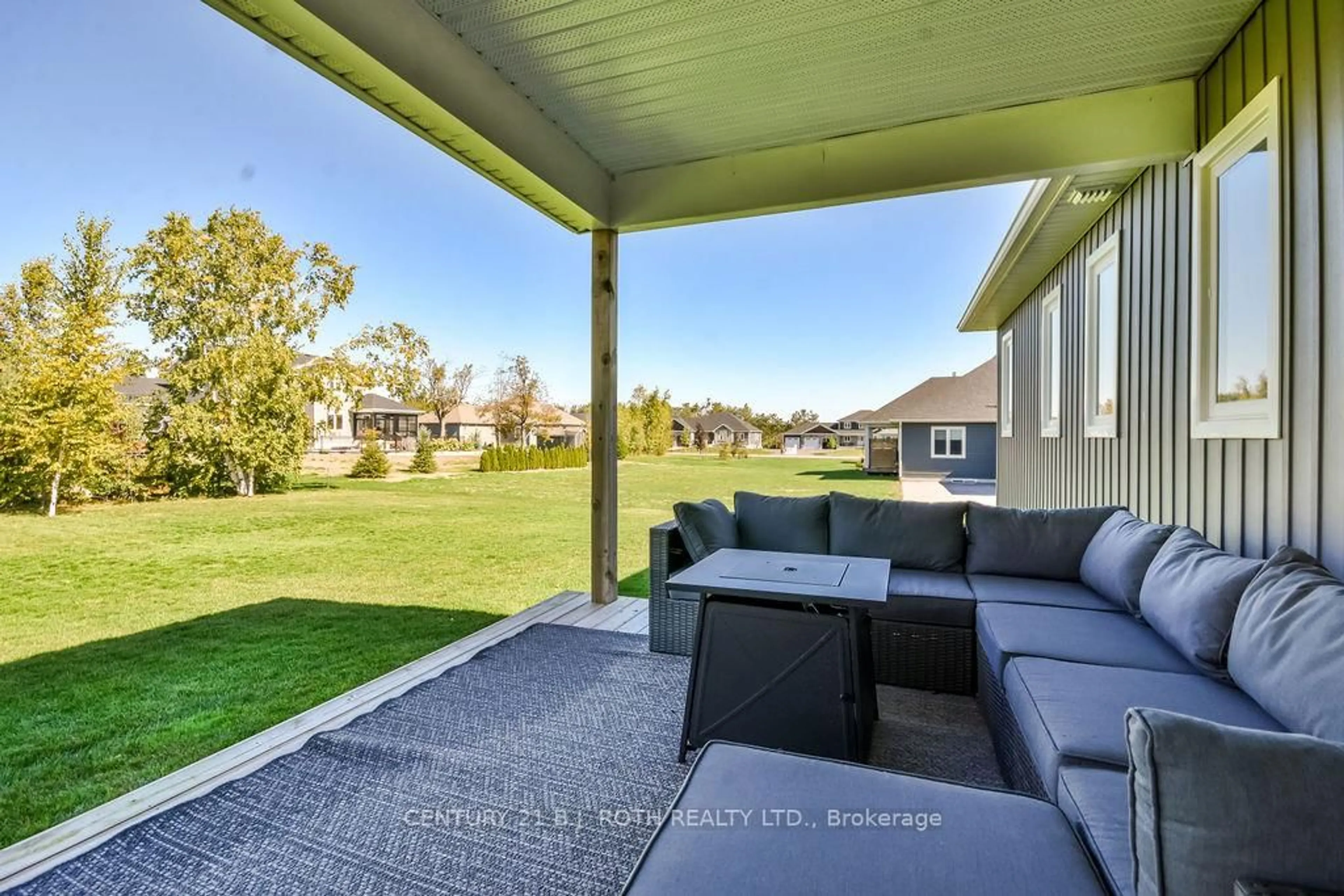 Patio, water/lake/river/ocean view for 51 CHESLOCK Cres, Oro-Medonte Ontario L3V 8N8