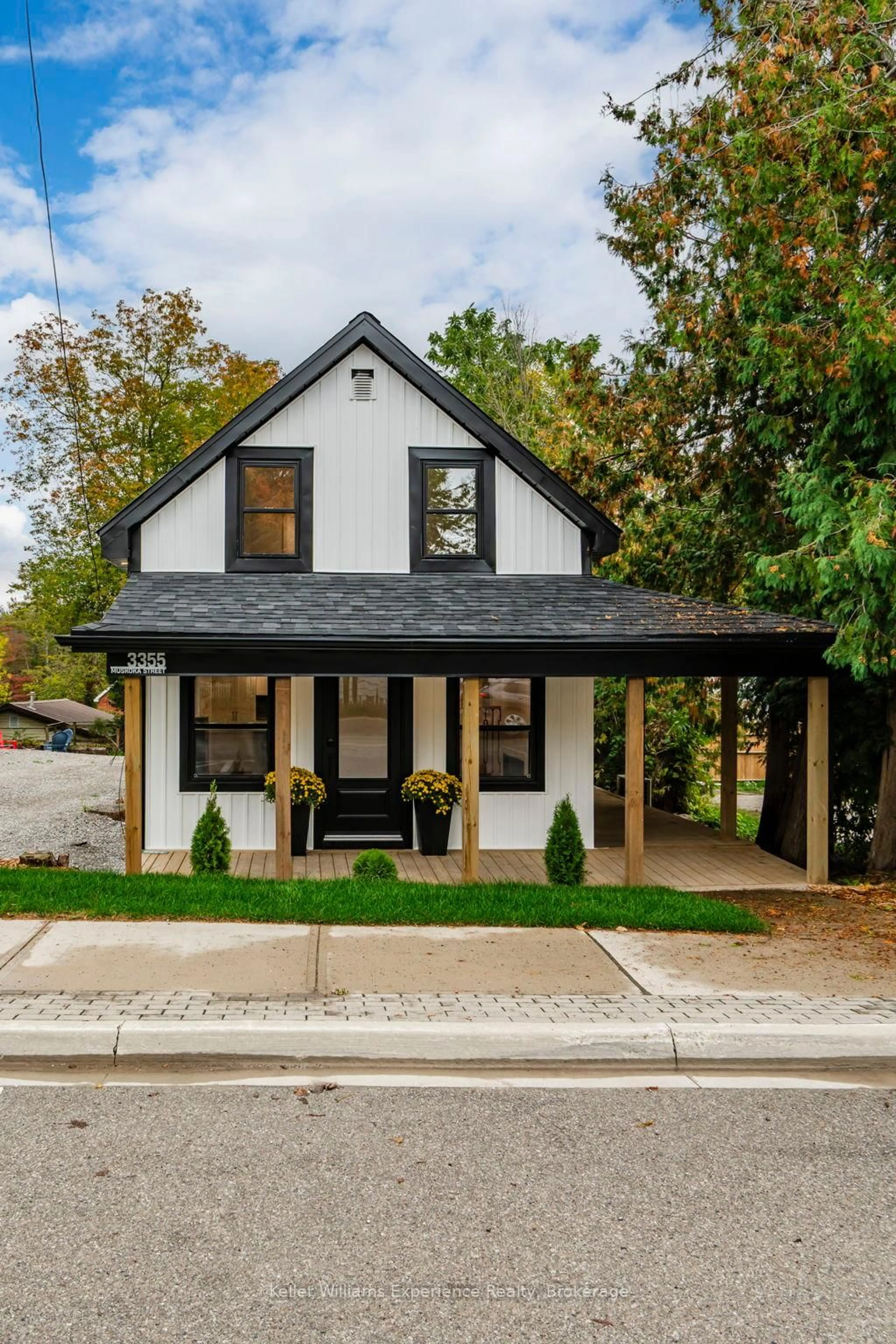Home with brick exterior material, street for 3355 Muskoka St, Severn Ontario L0K 2B0