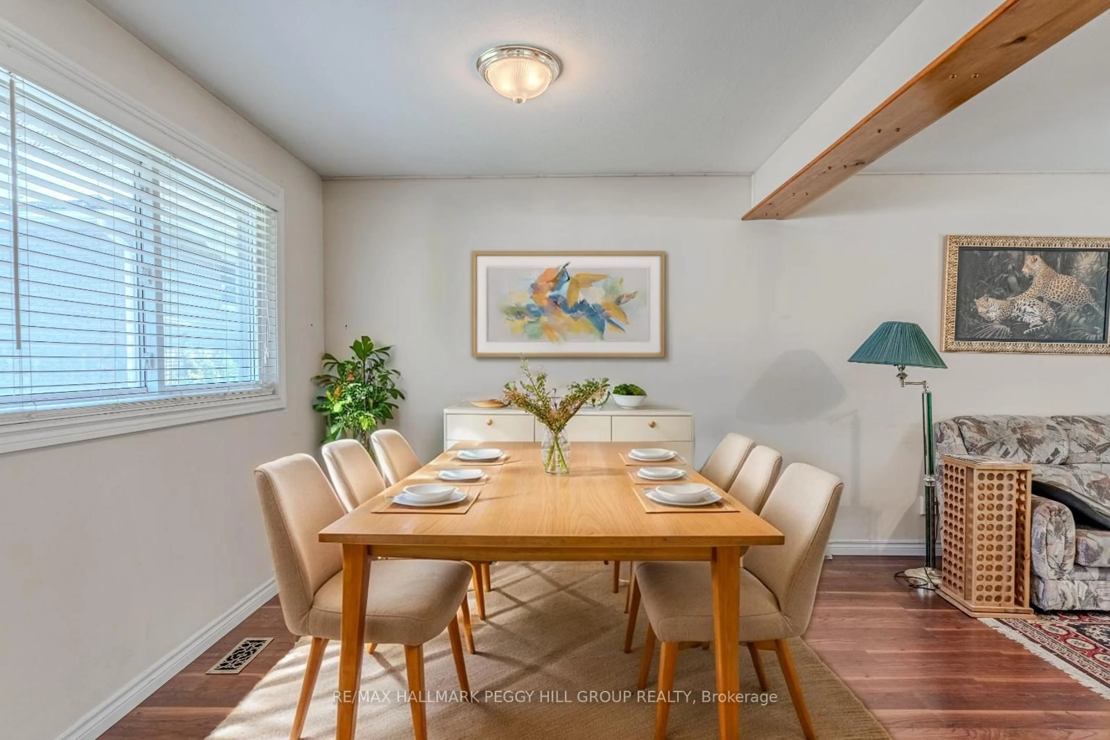 Dining room, wood/laminate floor for 223 Phillips St, Barrie Ontario L4N 3V2