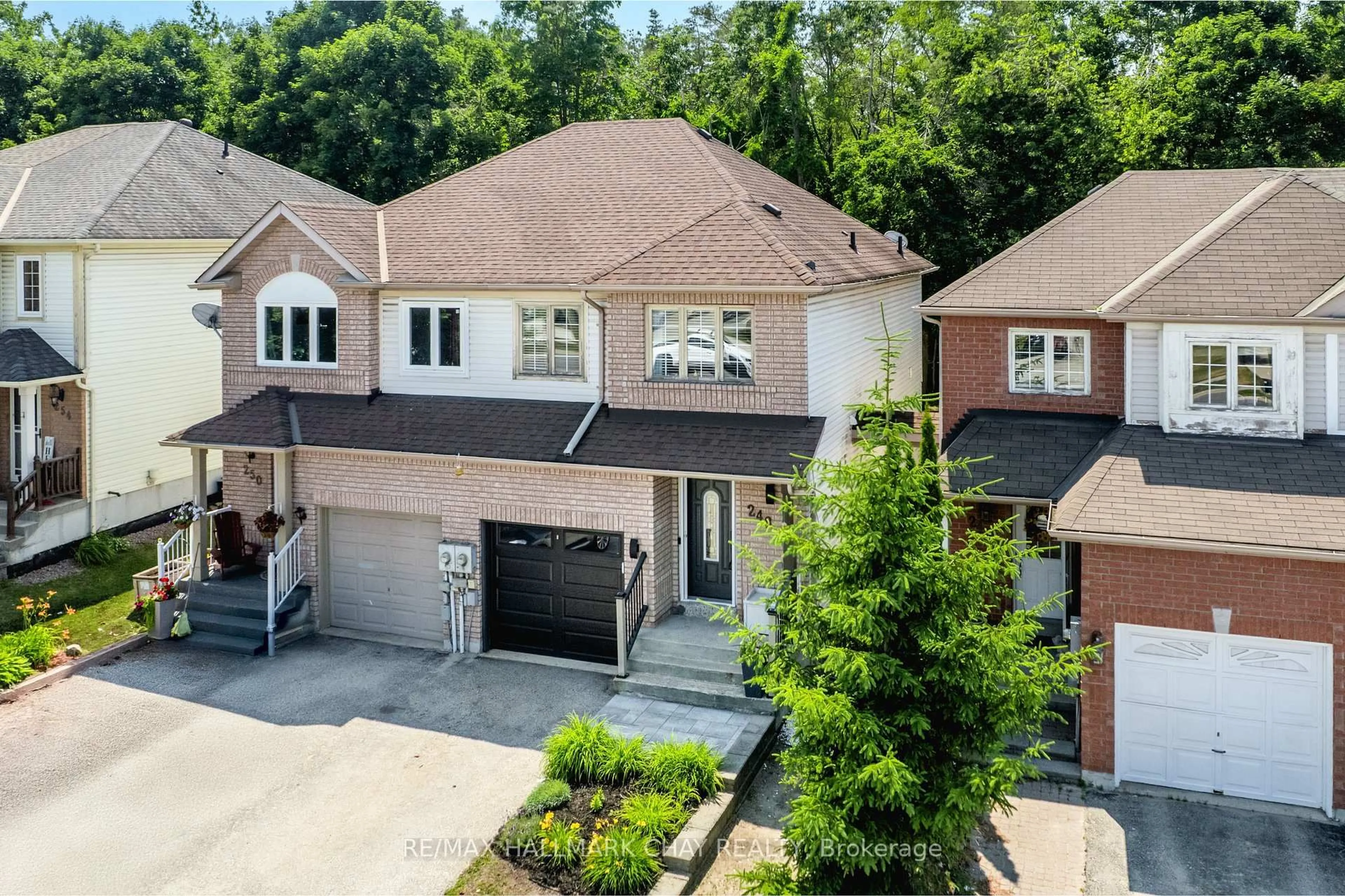 A pic from outside/outdoor area/front of a property/back of a property/a pic from drone, street for 248 Ferndale Dr, Barrie Ontario L4N 8J9